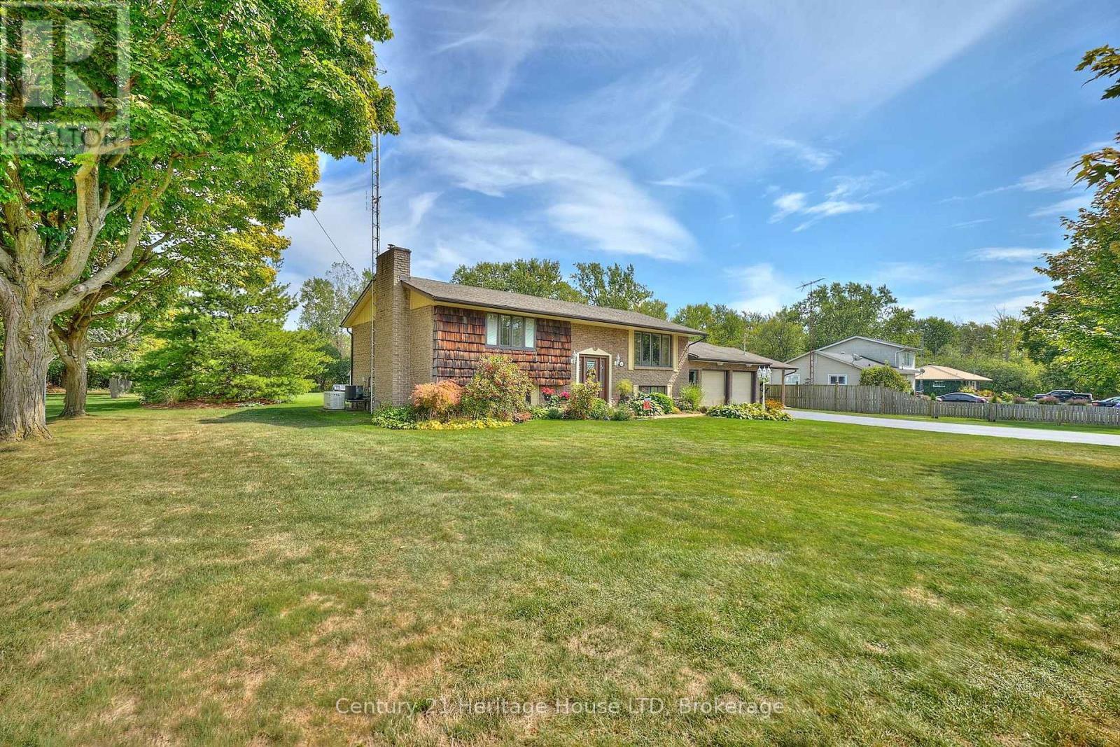 544 Rosehill Road, Fort Erie, Ontario  L2A 5M4 - Photo 2 - X12413166