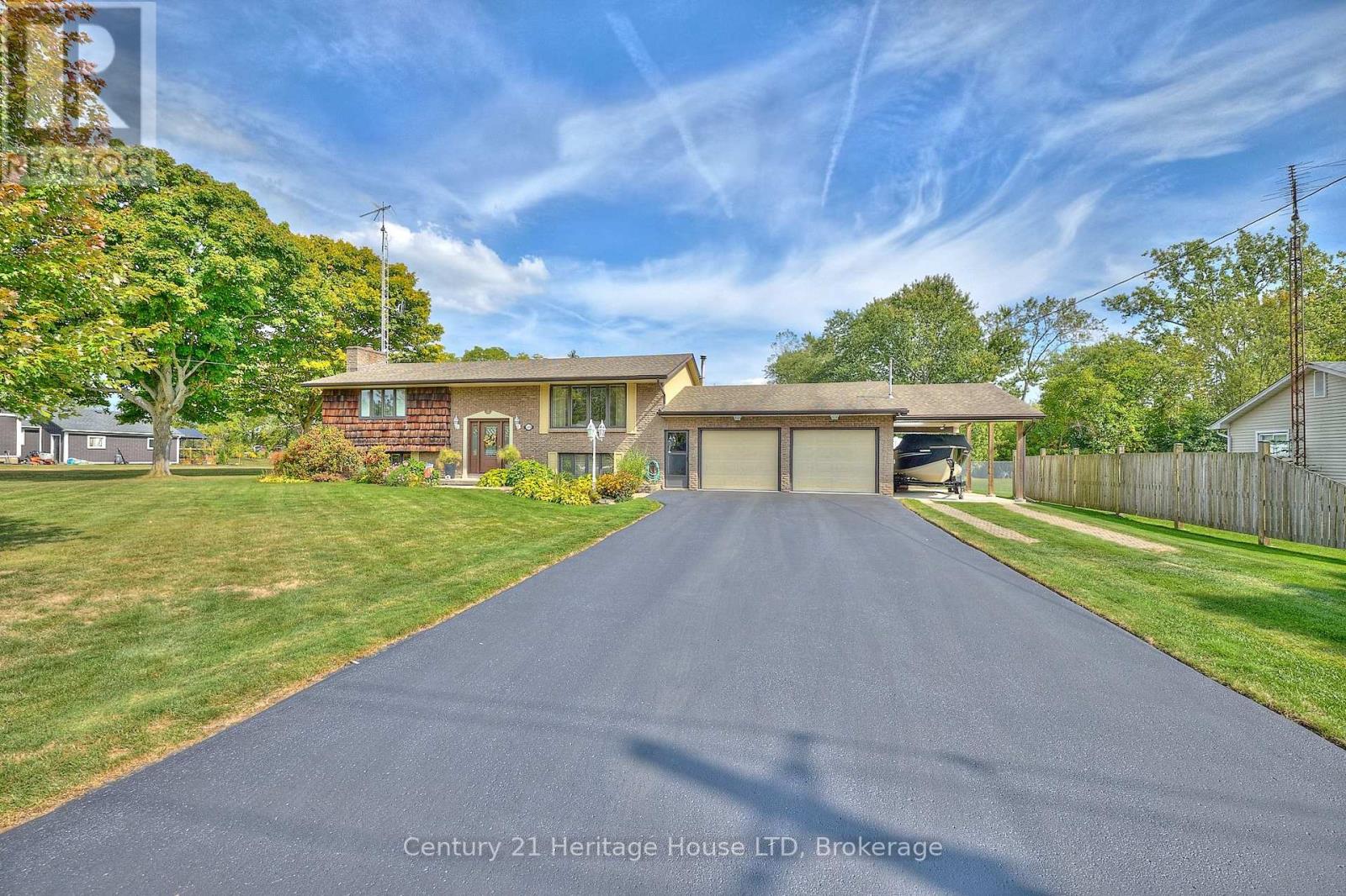 544 Rosehill Road, Fort Erie, Ontario  L2A 5M4 - Photo 3 - X12413166