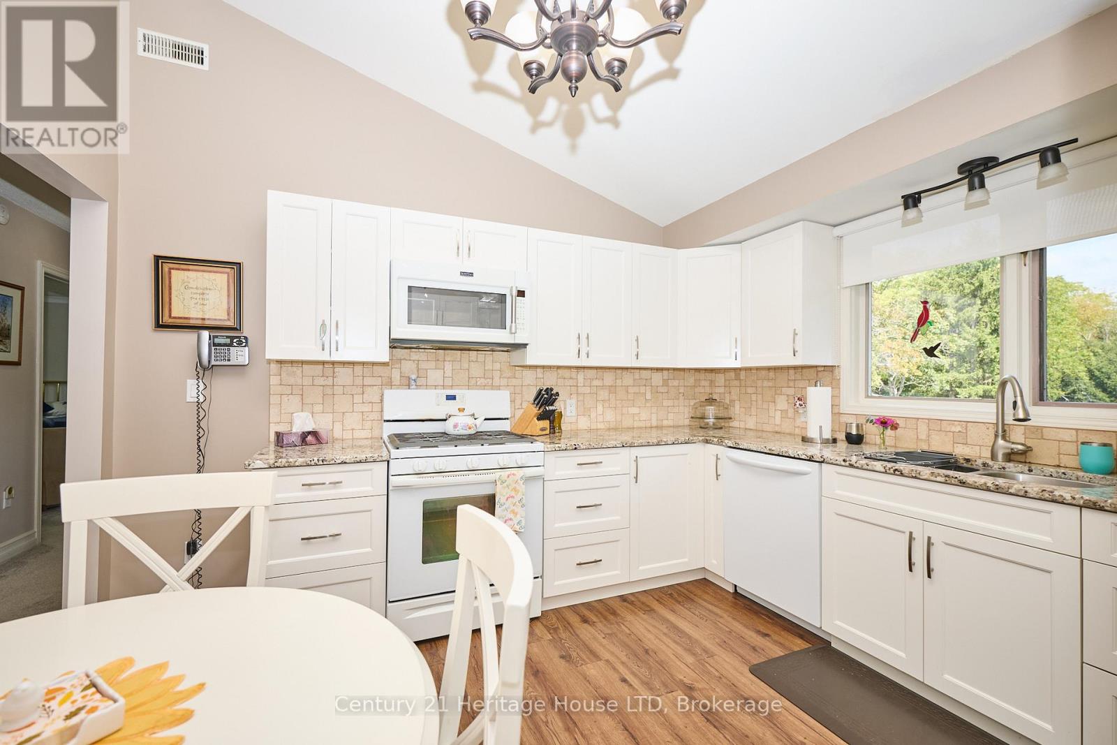 544 Rosehill Road, Fort Erie, Ontario  L2A 5M4 - Photo 7 - X12413166