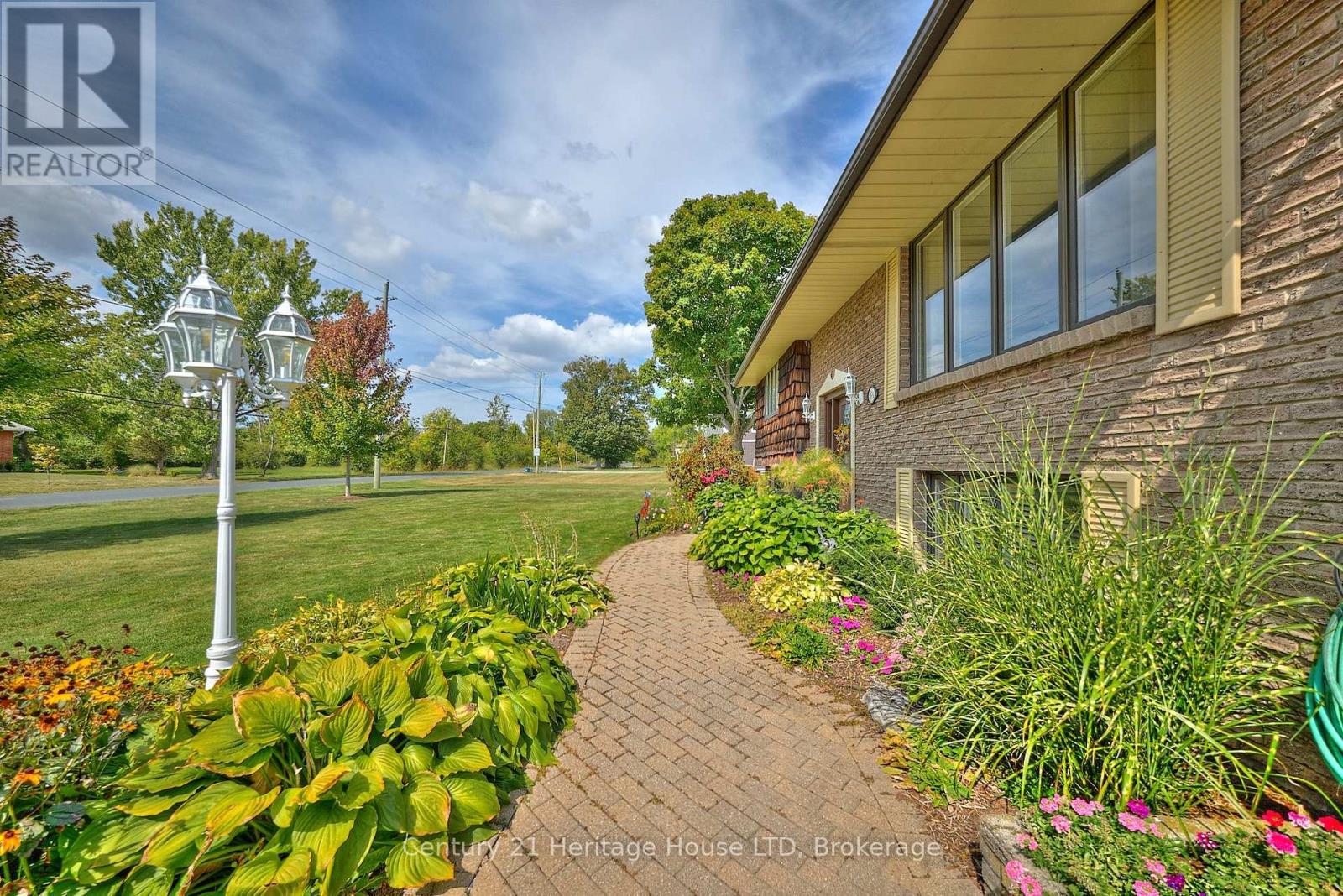 544 Rosehill Road, Fort Erie, Ontario  L2A 5M4 - Photo 5 - X12413166