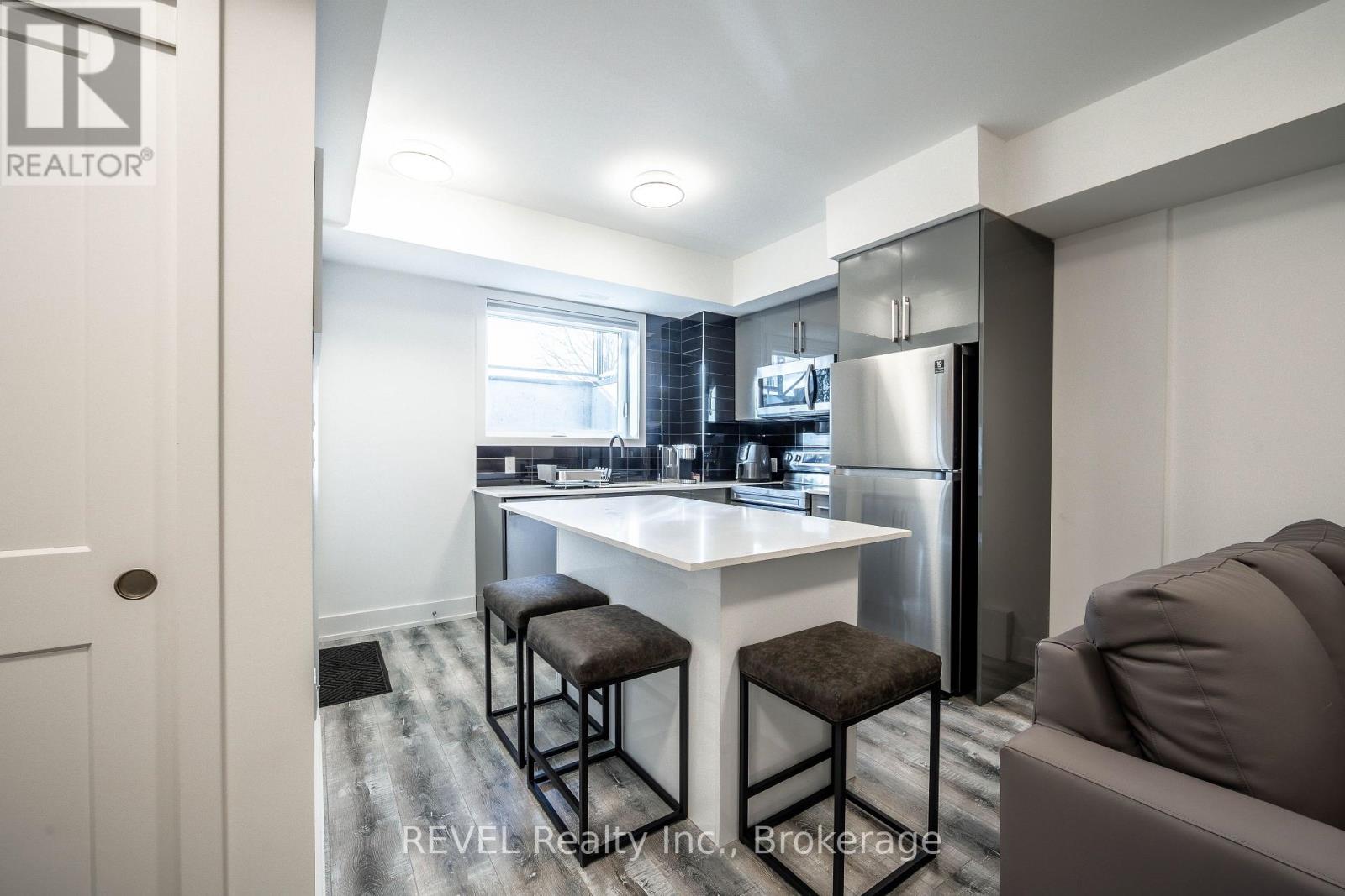 114 - 6065 Mcleod Road, Niagara Falls, Ontario  L2G 0Z7 - Photo 3 - X12702278