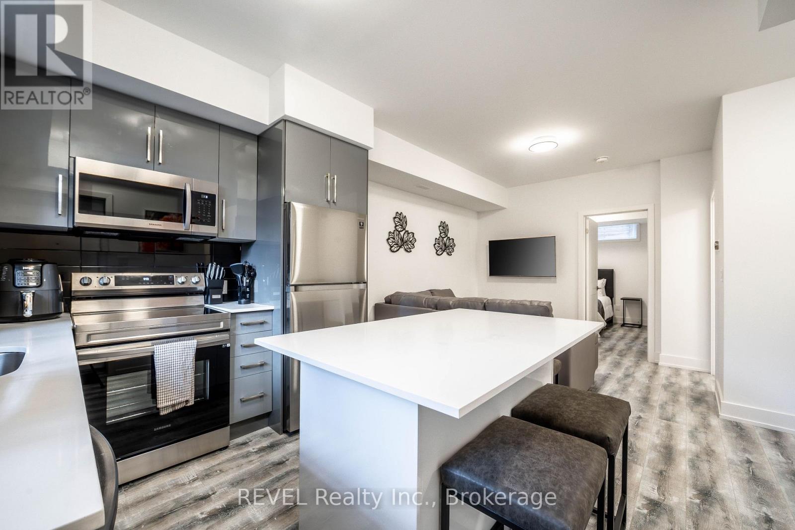 114 - 6065 Mcleod Road, Niagara Falls, Ontario  L2G 0Z7 - Photo 2 - X12702278