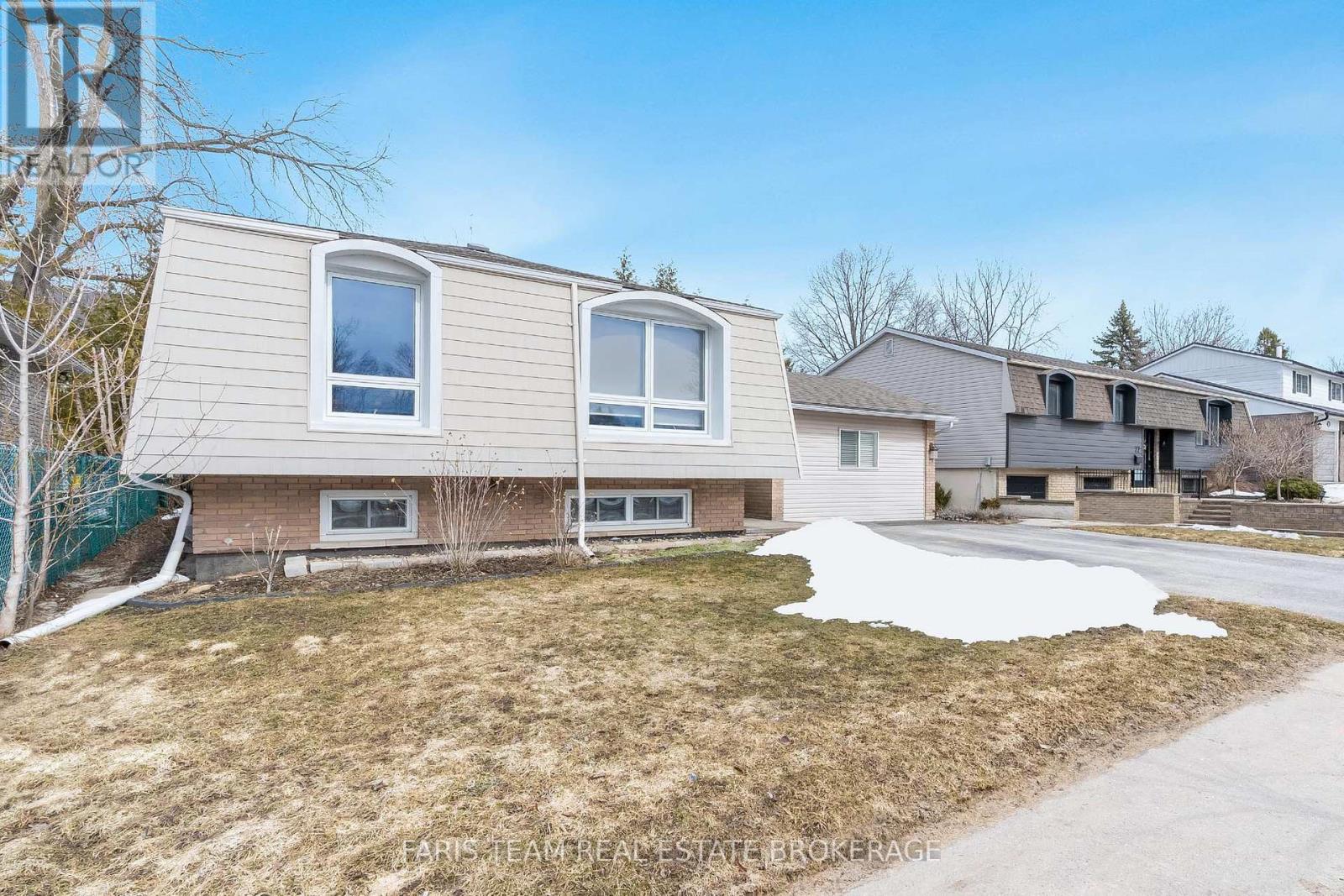 20 Indian Arrow Road, Barrie, Ontario  L4M 5G3 - Photo 3 - S12909306