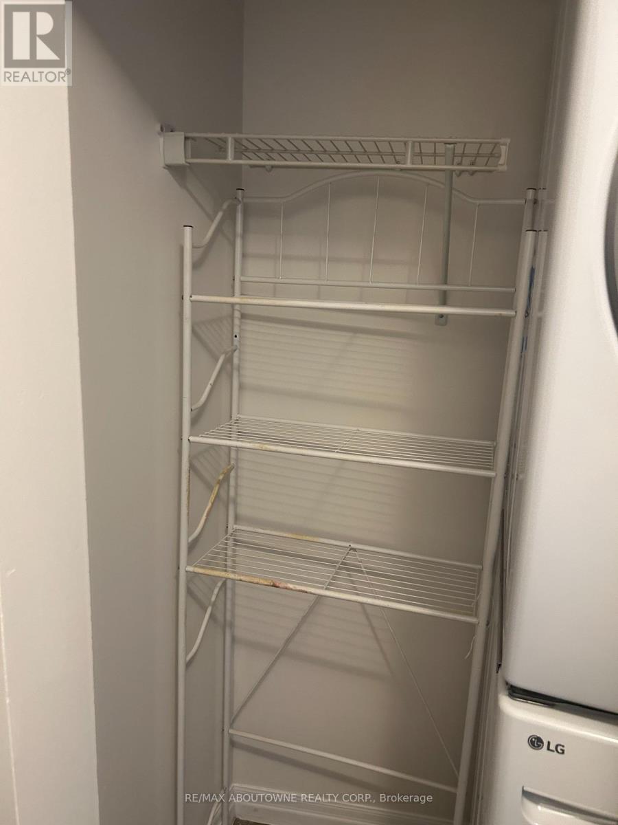 3306 - 223 Webb Drive, Mississauga (City Centre), Ontario  L5B 0E8 - Photo 5 - W12913224