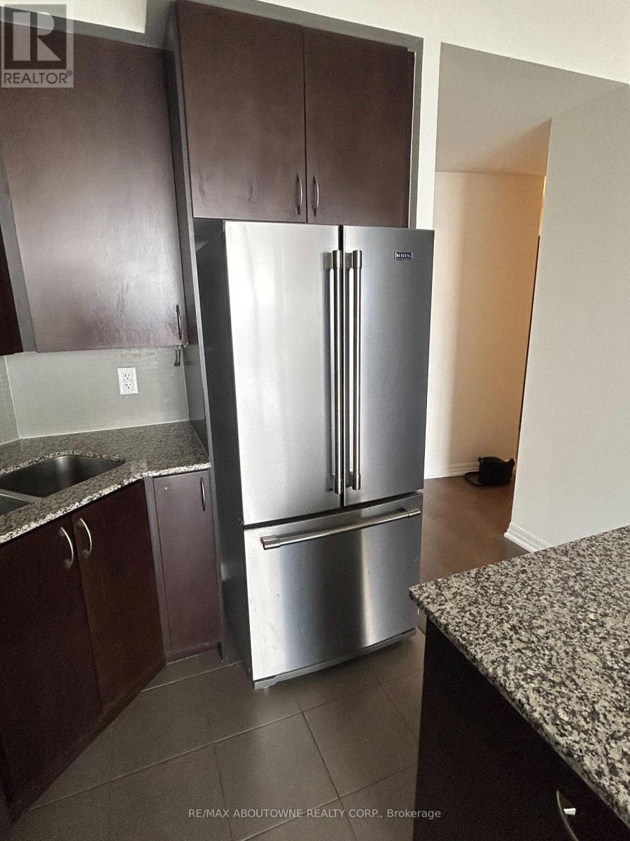 3306 - 223 Webb Drive, Mississauga (City Centre), Ontario  L5B 0E8 - Photo 6 - W12913224