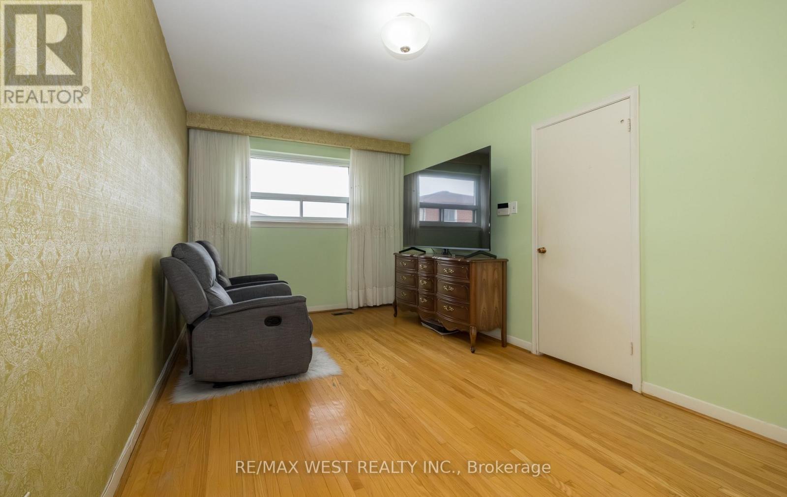 61 Stilecroft Drive, Toronto (York University Heights), Ontario  M3J 1A6 - Photo 28 - W12914552