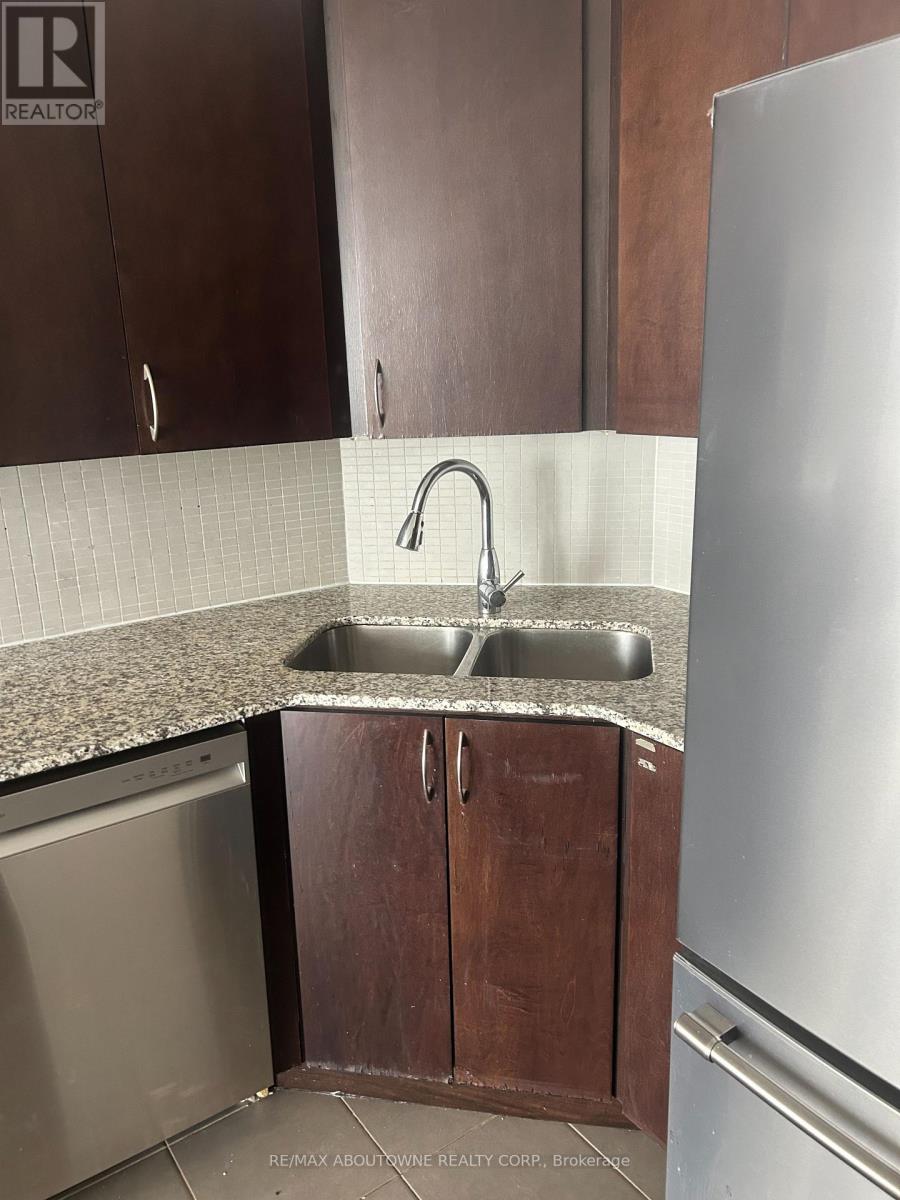 3306 - 223 Webb Drive, Mississauga (City Centre), Ontario  L5B 0E8 - Photo 7 - W12913224