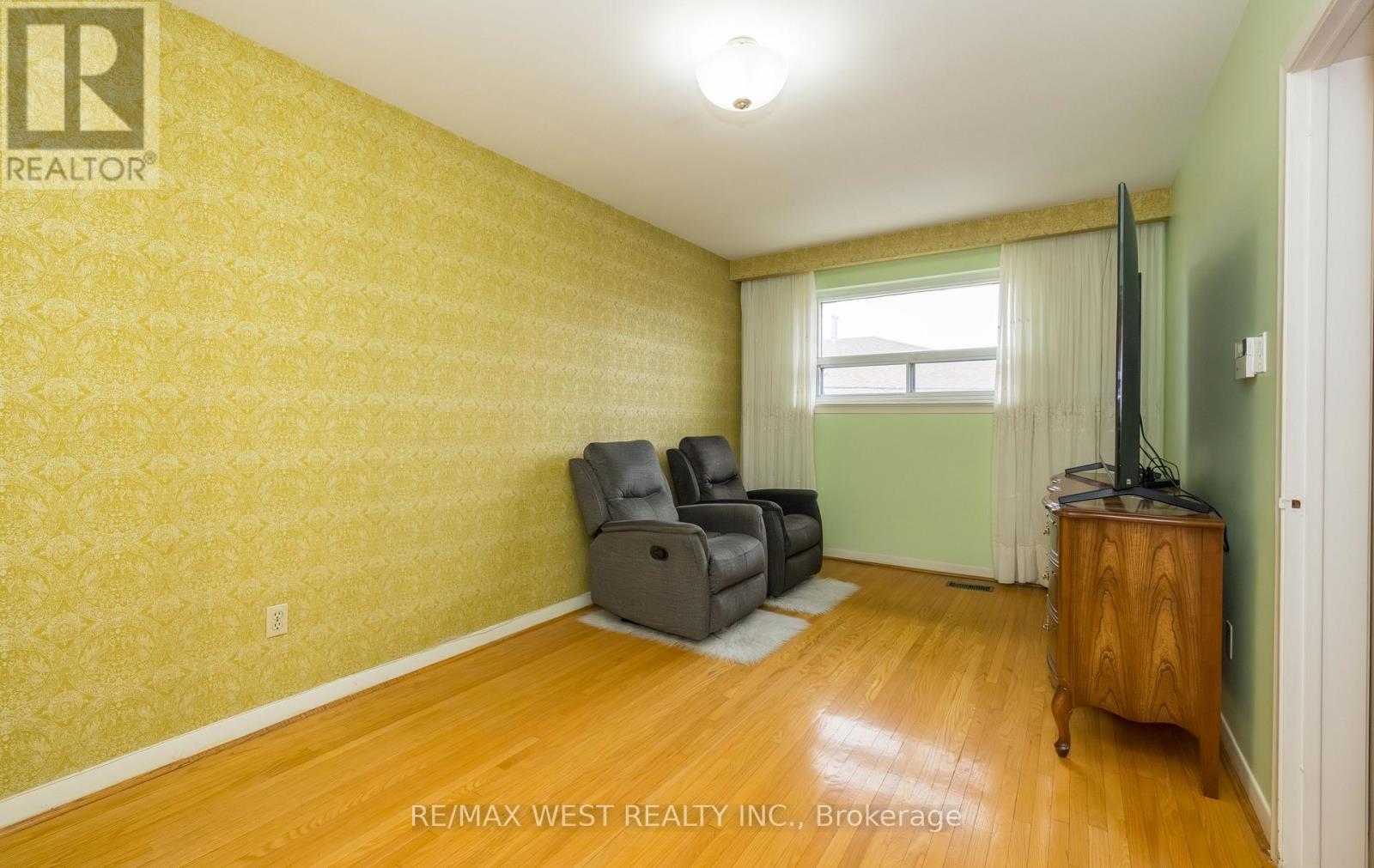 61 Stilecroft Drive, Toronto (York University Heights), Ontario  M3J 1A6 - Photo 29 - W12914552