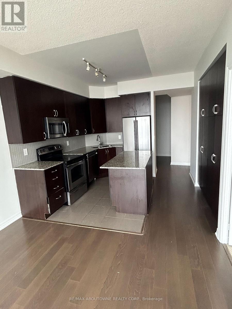 3306 - 223 Webb Drive, Mississauga (City Centre), Ontario  L5B 0E8 - Photo 8 - W12913224