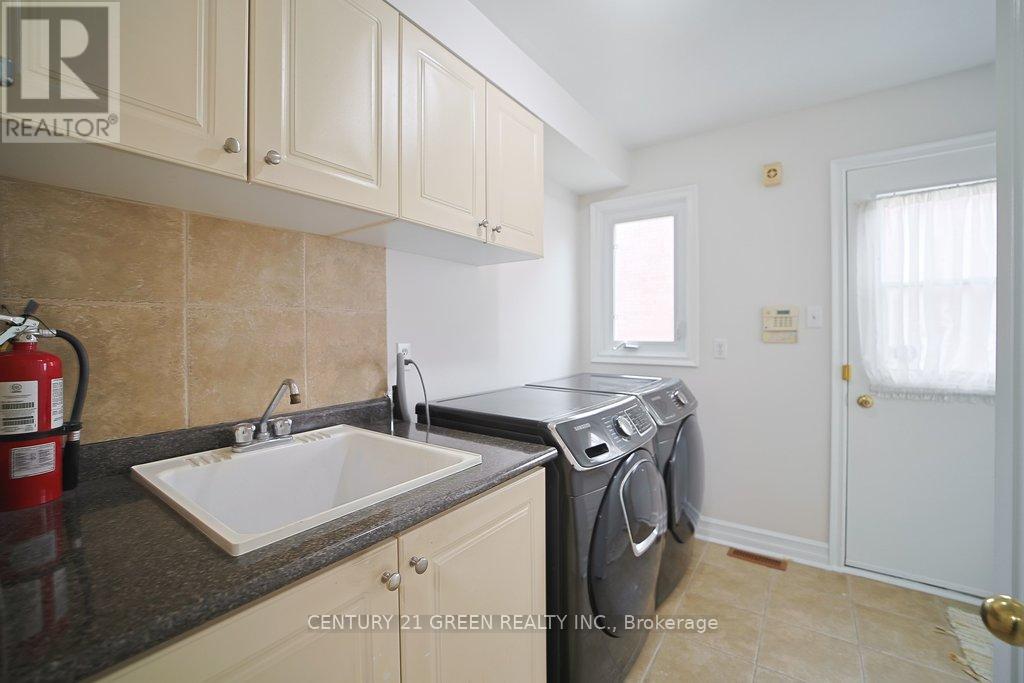 4635 Beaufort Terrace, Mississauga, Ontario  L5M 3J1 - Photo 21 - W12914408
