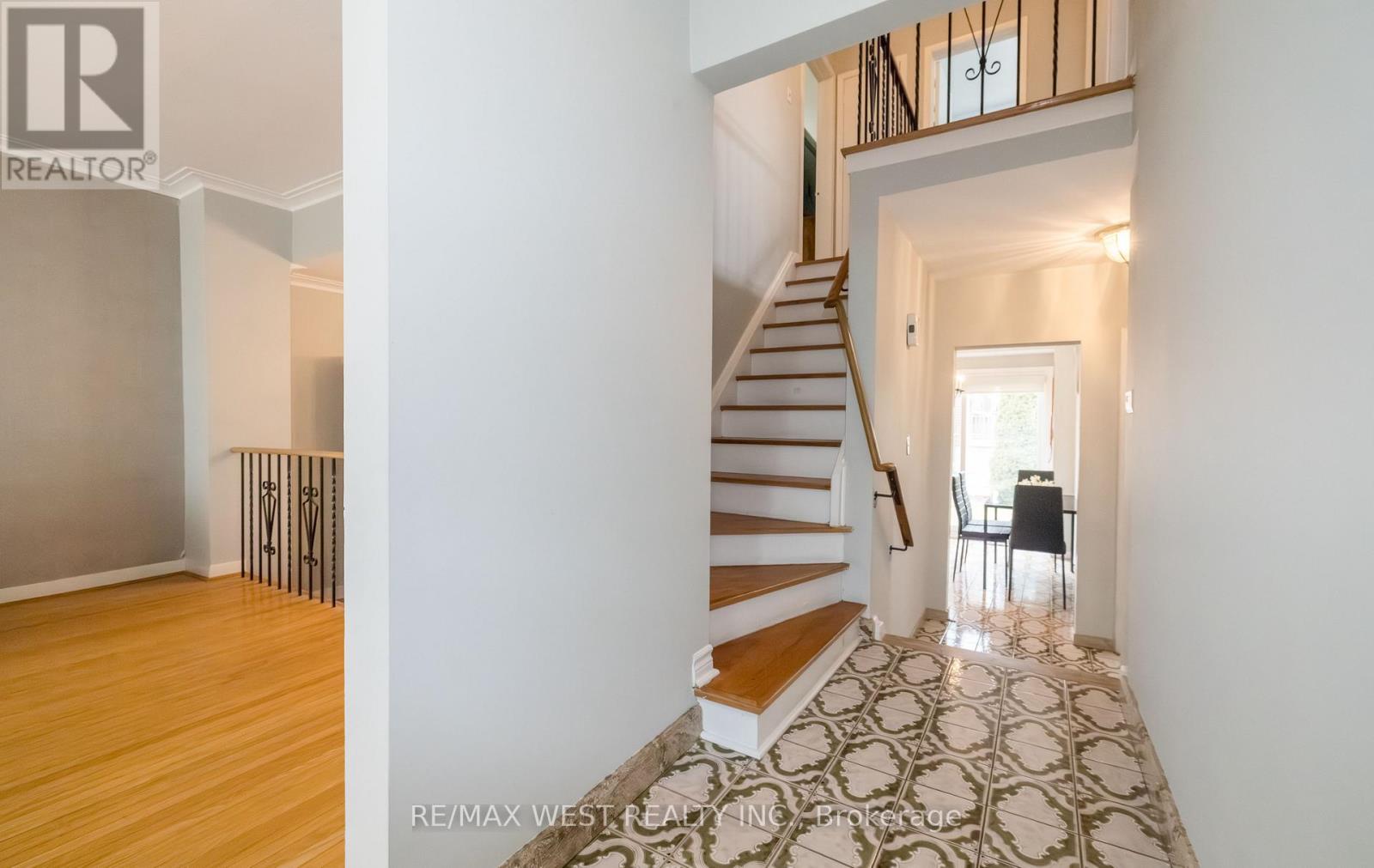 61 Stilecroft Drive, Toronto (York University Heights), Ontario  M3J 1A6 - Photo 22 - W12914552