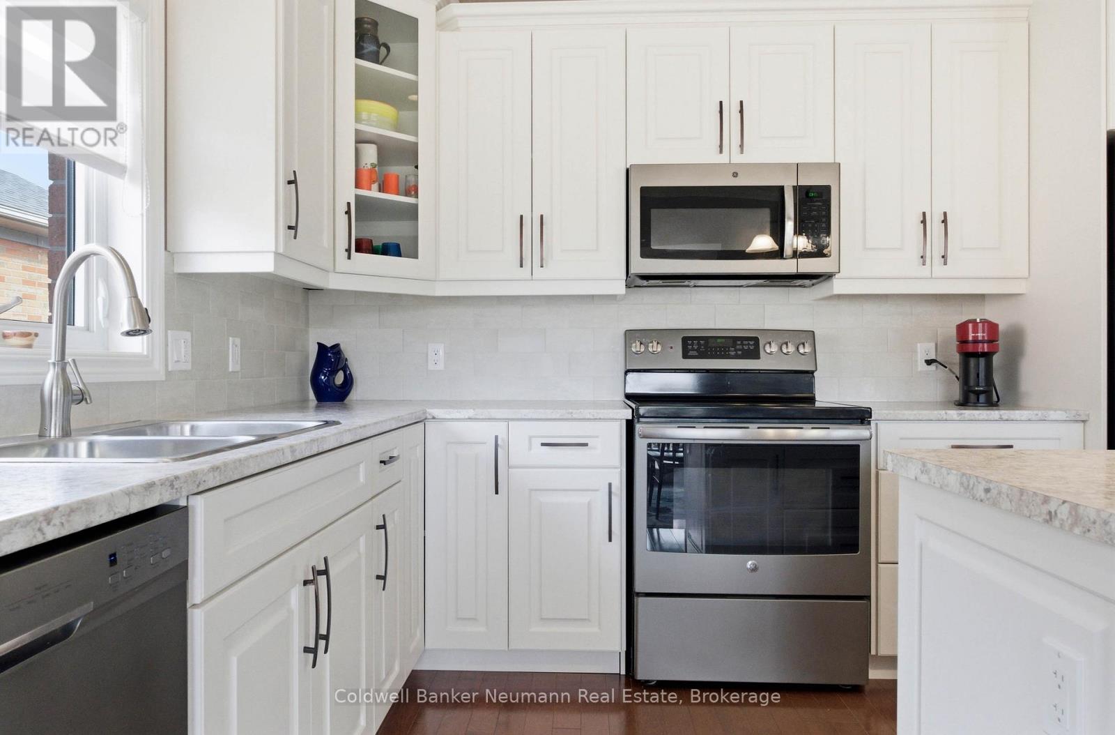 12 Brown Street S, Minto, Ontario  N0G 1M0 - Photo 17 - X12918044