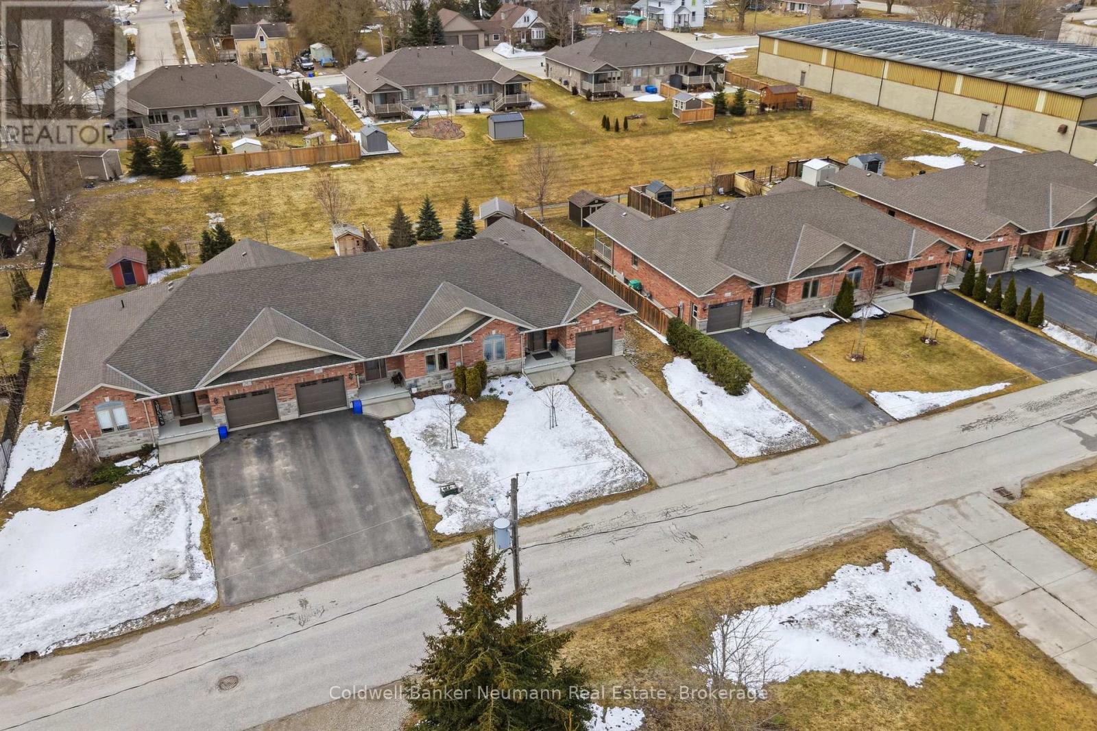 12 Brown Street S, Minto, Ontario  N0G 1M0 - Photo 43 - X12918044