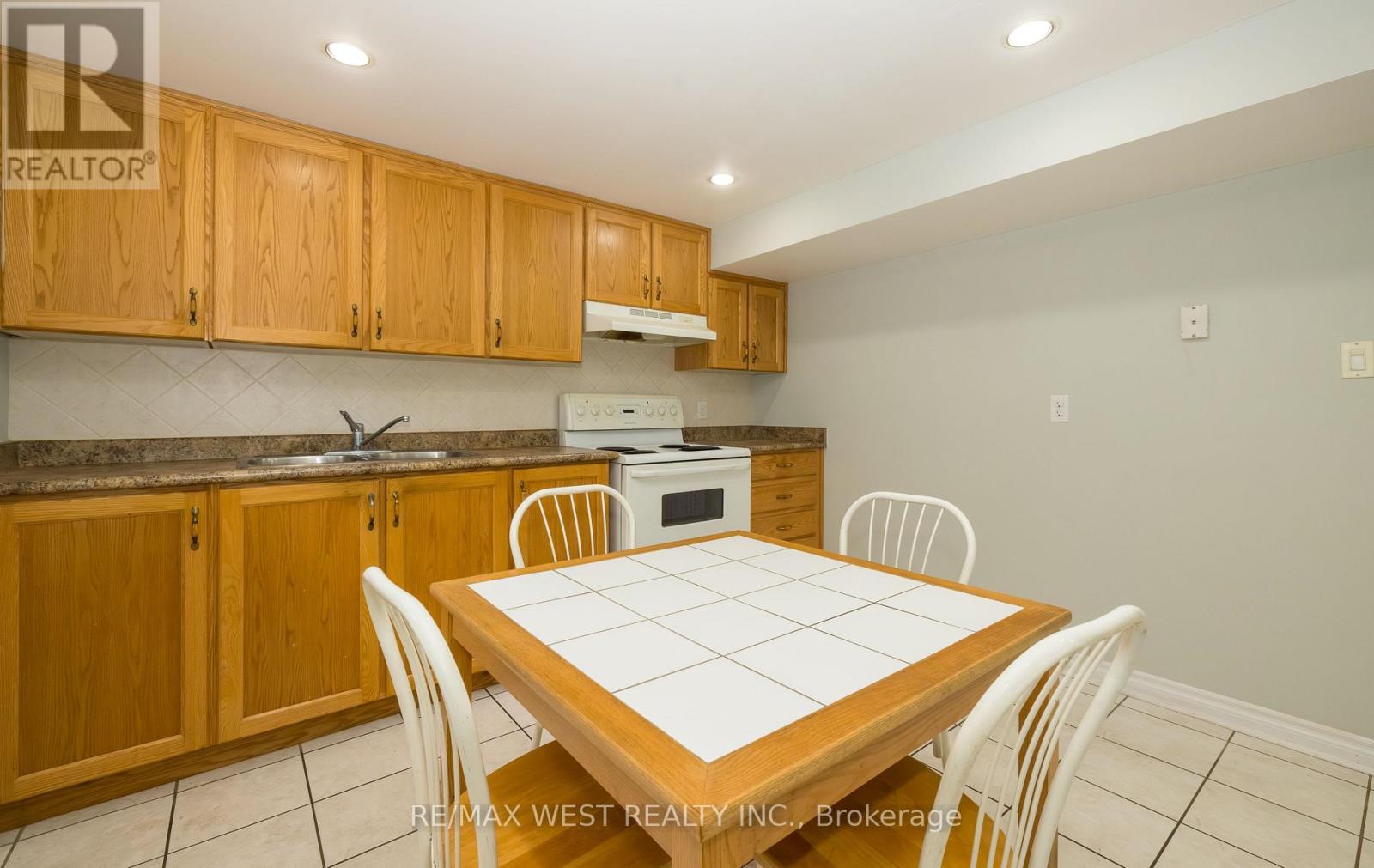 61 Stilecroft Drive, Toronto (York University Heights), Ontario  M3J 1A6 - Photo 42 - W12914552