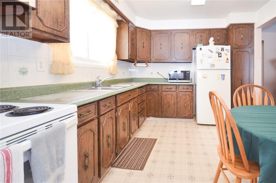 839 Beatrice, Sudbury, Ontario  P3A 3E6 - Photo 2 - 2126909