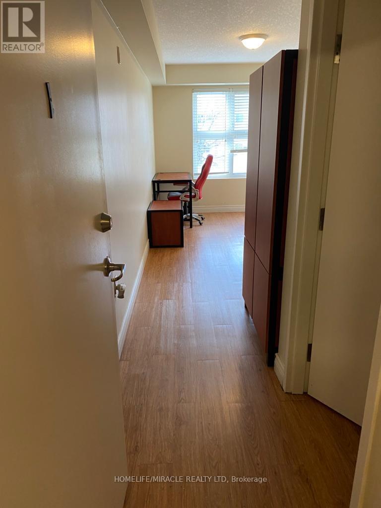 203 - 392 Albert Street, Waterloo, Ontario  N2L 3V1 - Photo 5 - X12892472