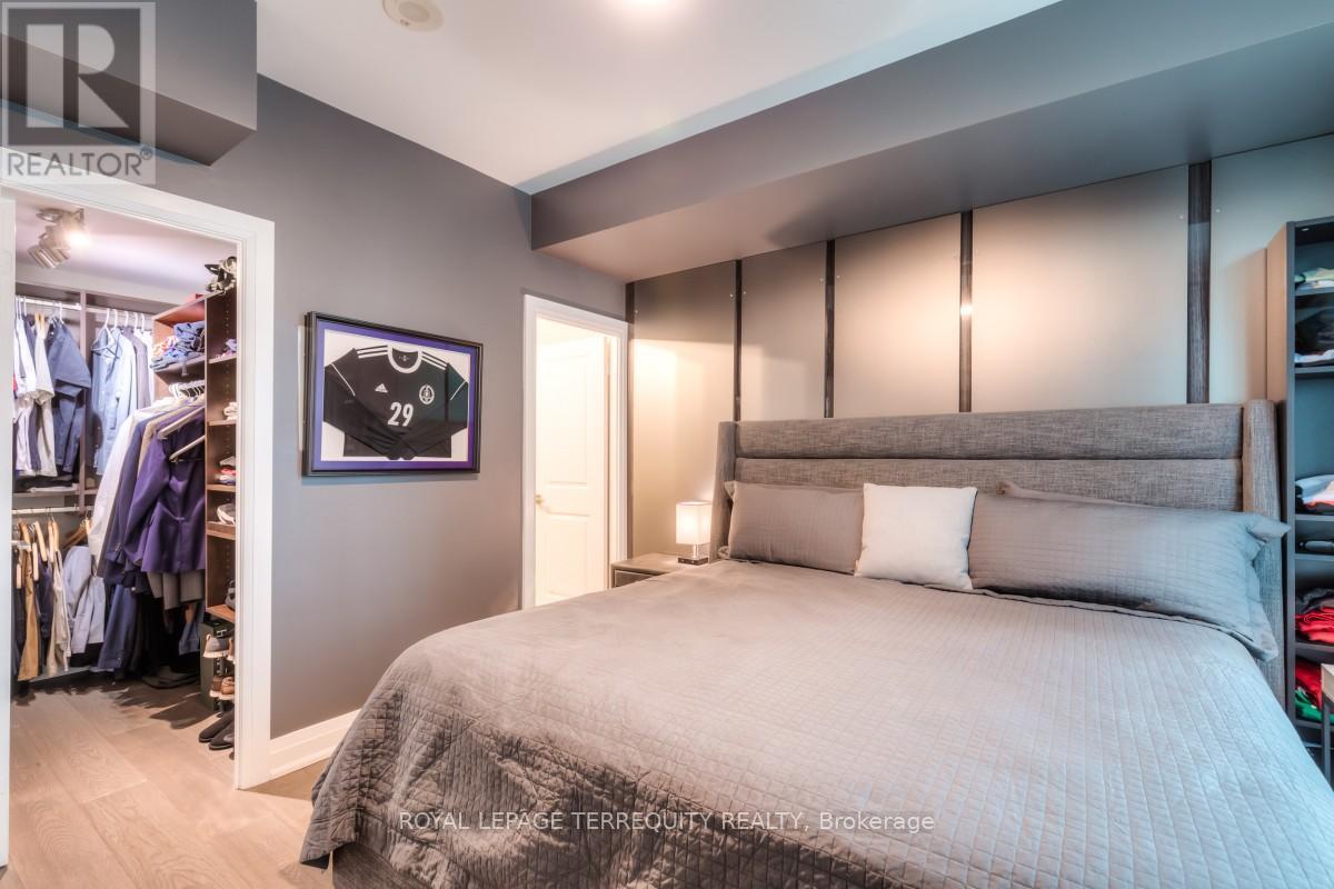 1704 - 1 Scott Street, Toronto, Ontario  M5E 1A1 - Photo 20 - C12918056