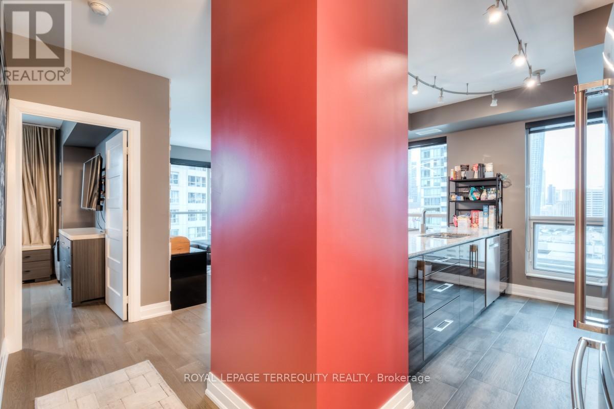 1704 - 1 Scott Street, Toronto, Ontario  M5E 1A1 - Photo 3 - C12918056
