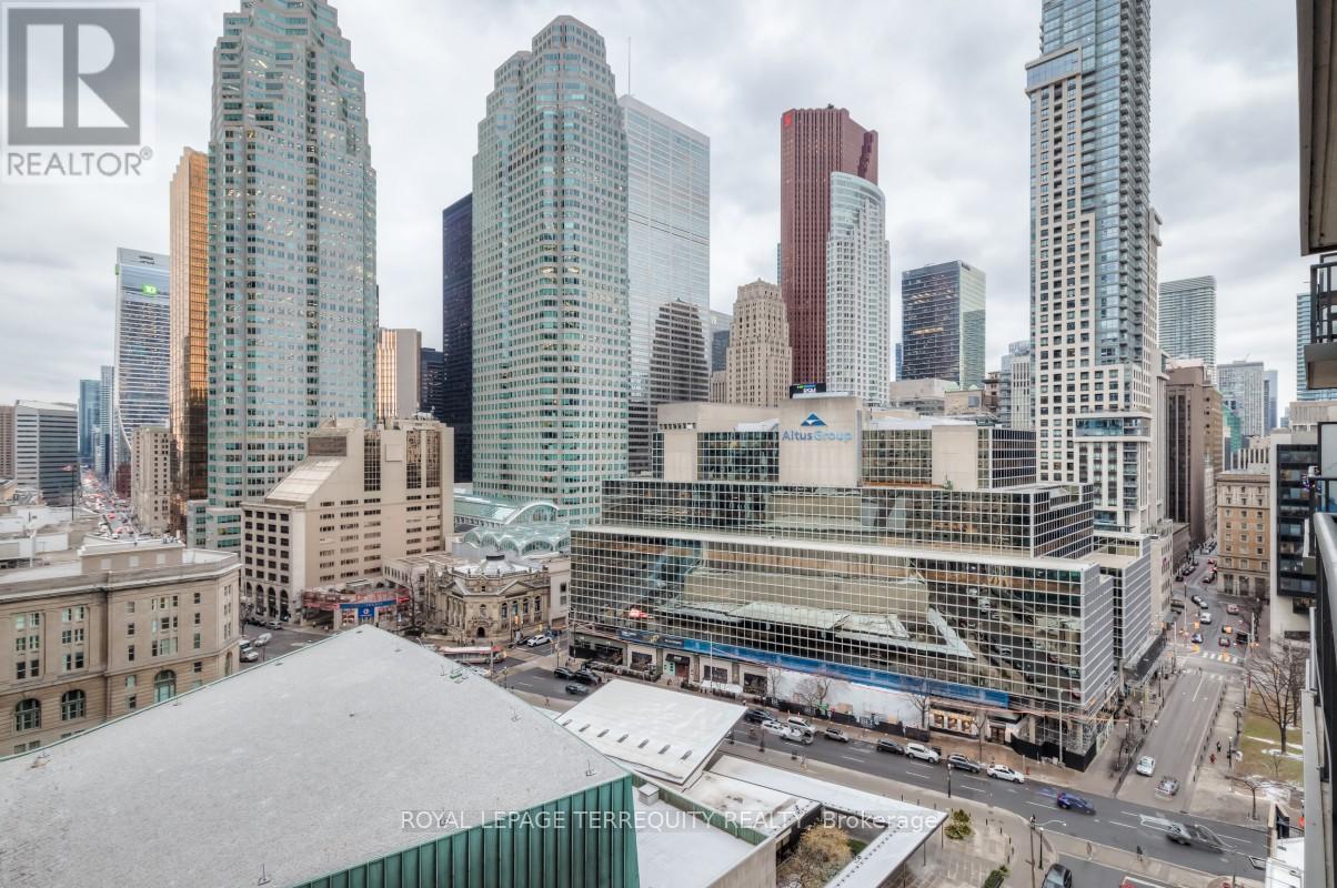 1704 - 1 Scott Street, Toronto, Ontario  M5E 1A1 - Photo 32 - C12918056