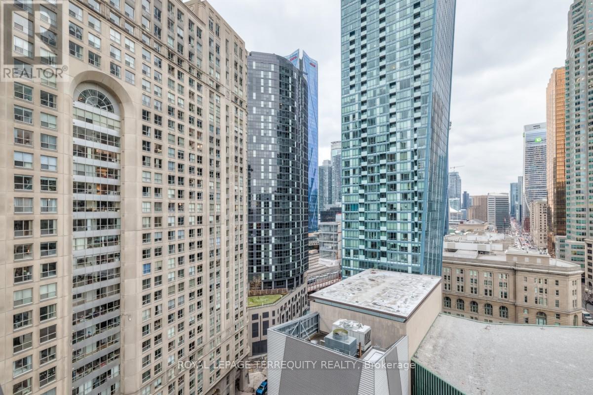 1704 - 1 Scott Street, Toronto, Ontario  M5E 1A1 - Photo 34 - C12918056