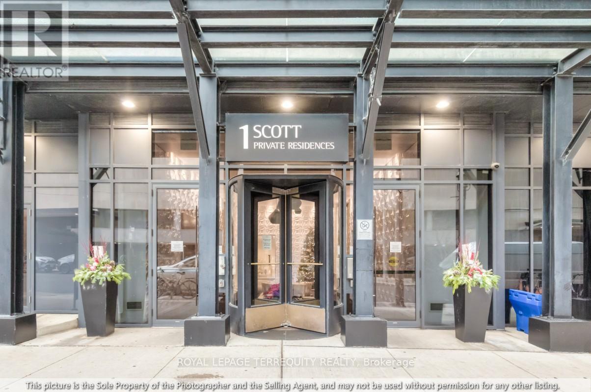 1704 - 1 Scott Street, Toronto, Ontario  M5E 1A1 - Photo 35 - C12918056