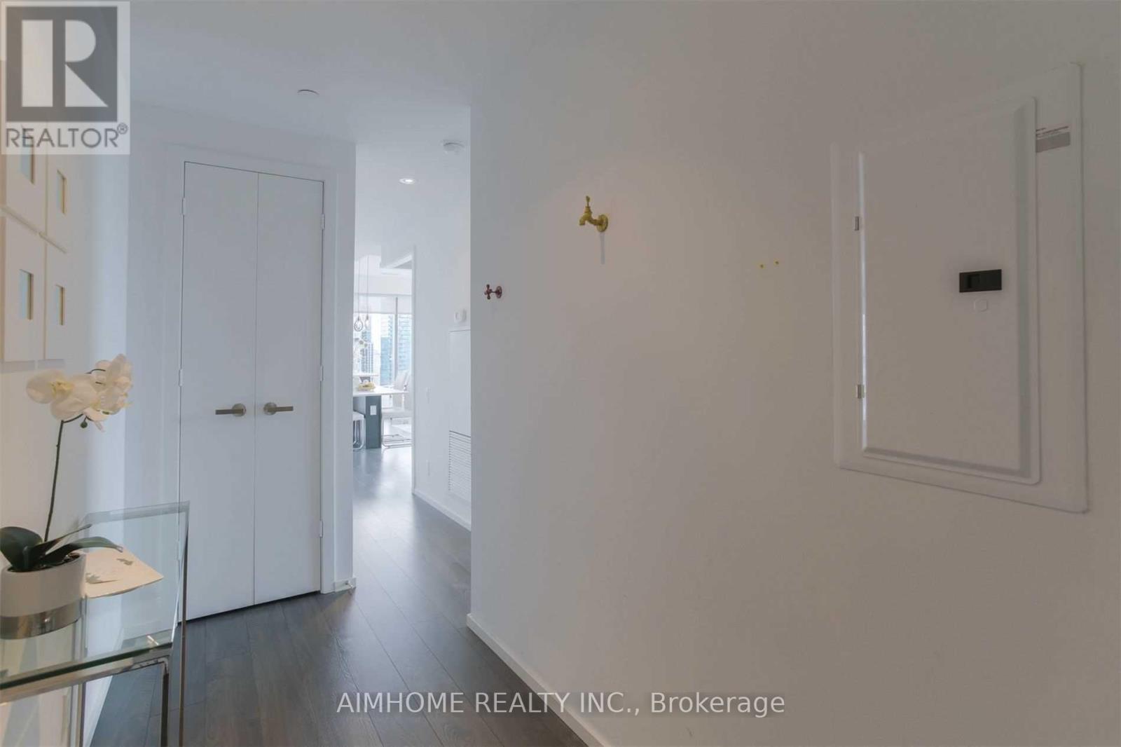 5 - 5 St. Joseph Street, Toronto (Bay Street Corridor), Ontario  M4Y 1J6 - Photo 7 - C12918086