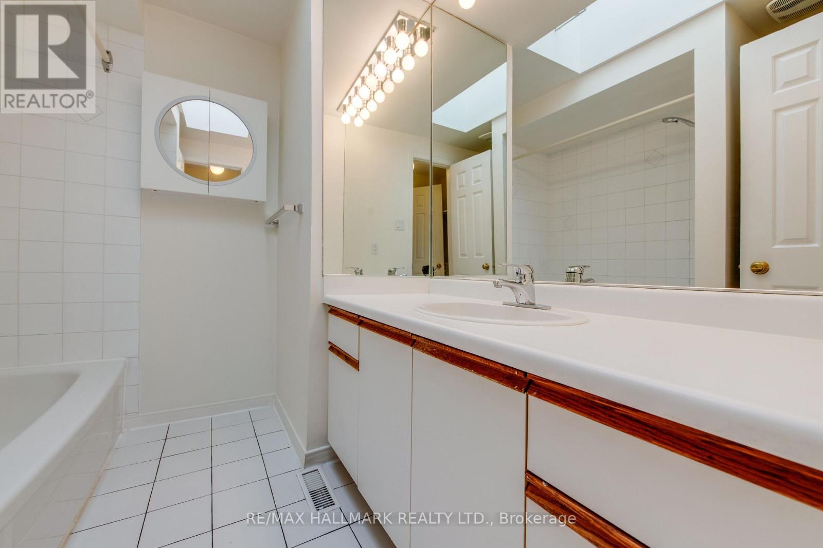 6 Empire Avenue, Toronto, Ontario  M4M 2L4 - Photo 20 - E12918024