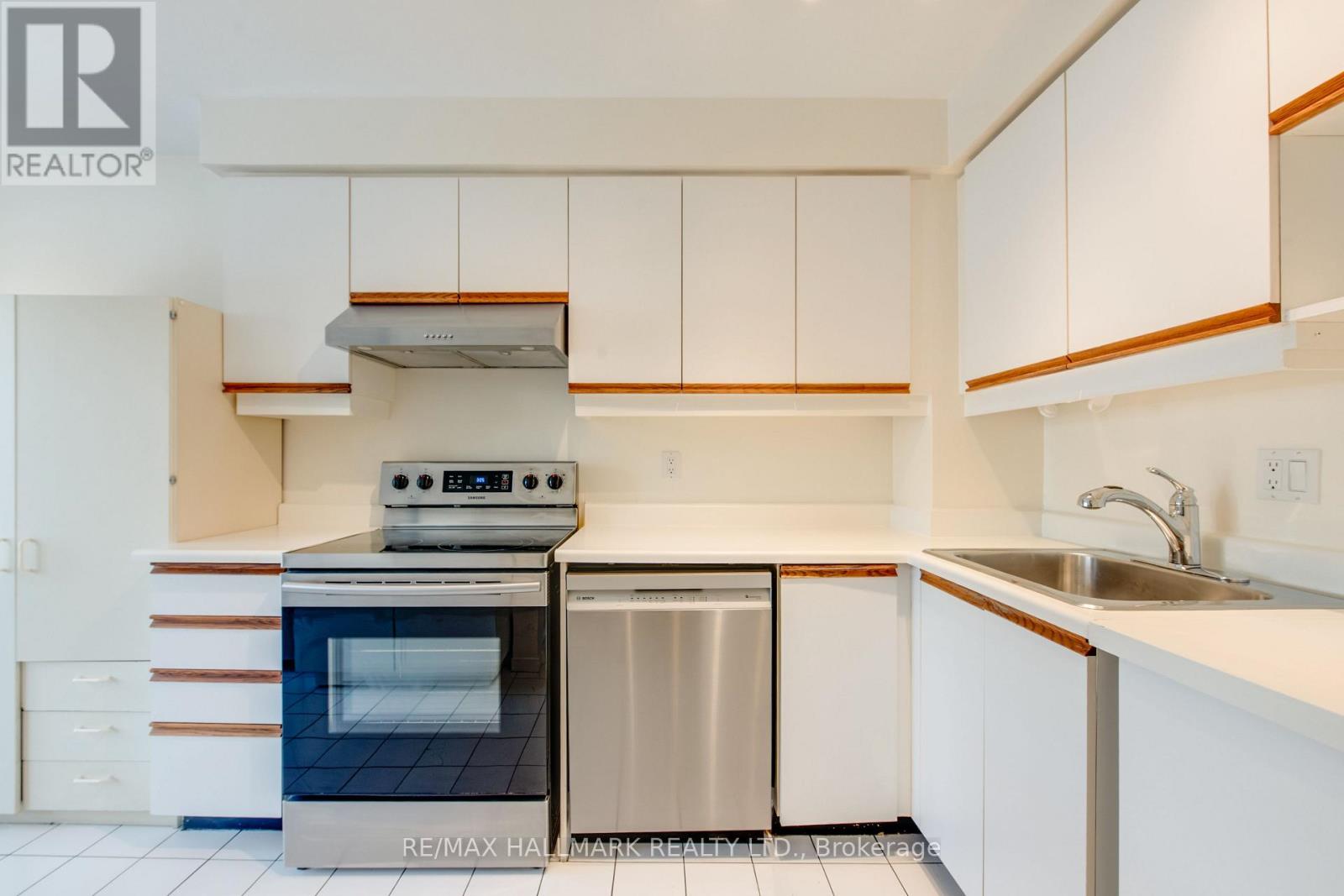 6 Empire Avenue, Toronto, Ontario  M4M 2L4 - Photo 6 - E12918024