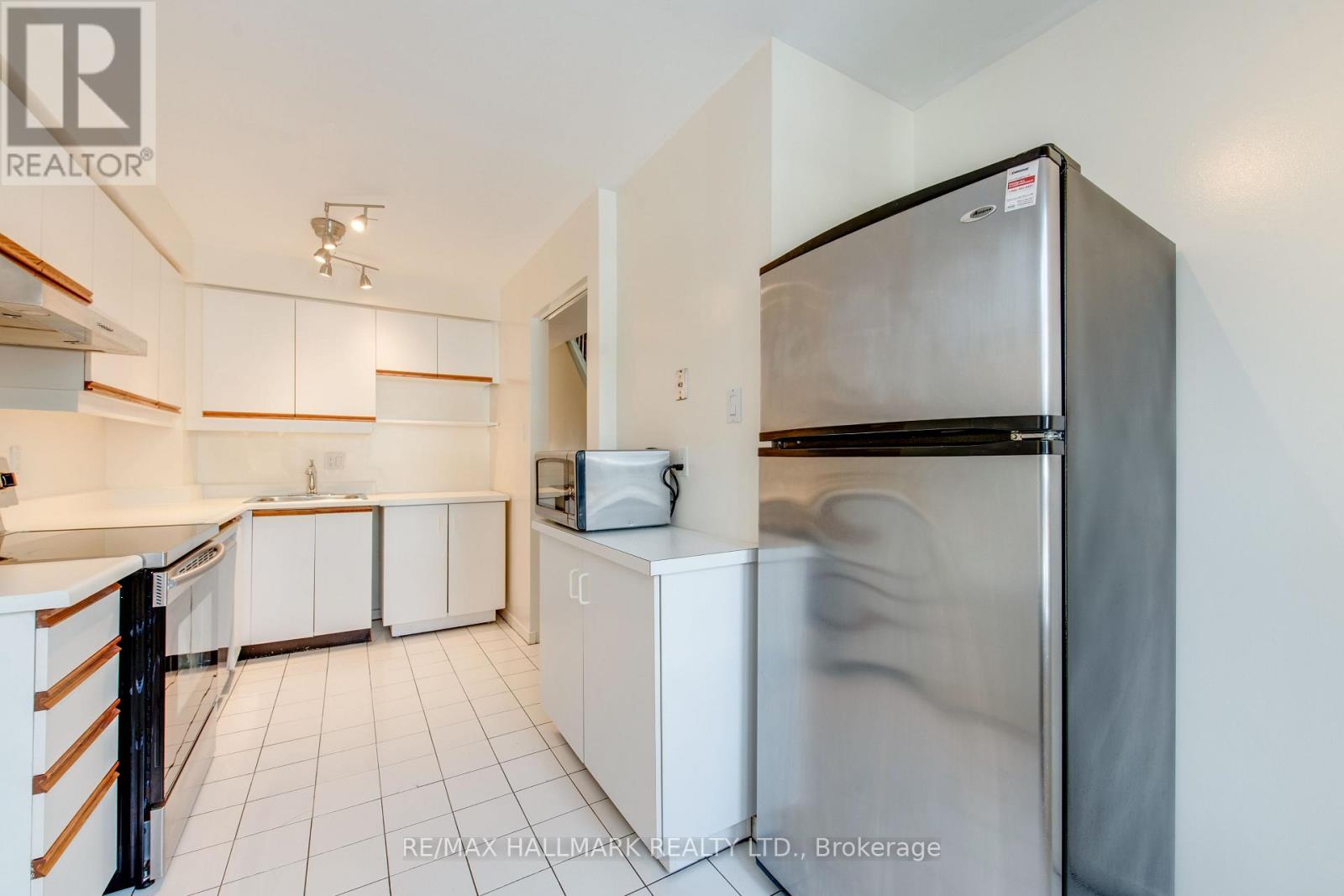 6 Empire Avenue, Toronto, Ontario  M4M 2L4 - Photo 7 - E12918024