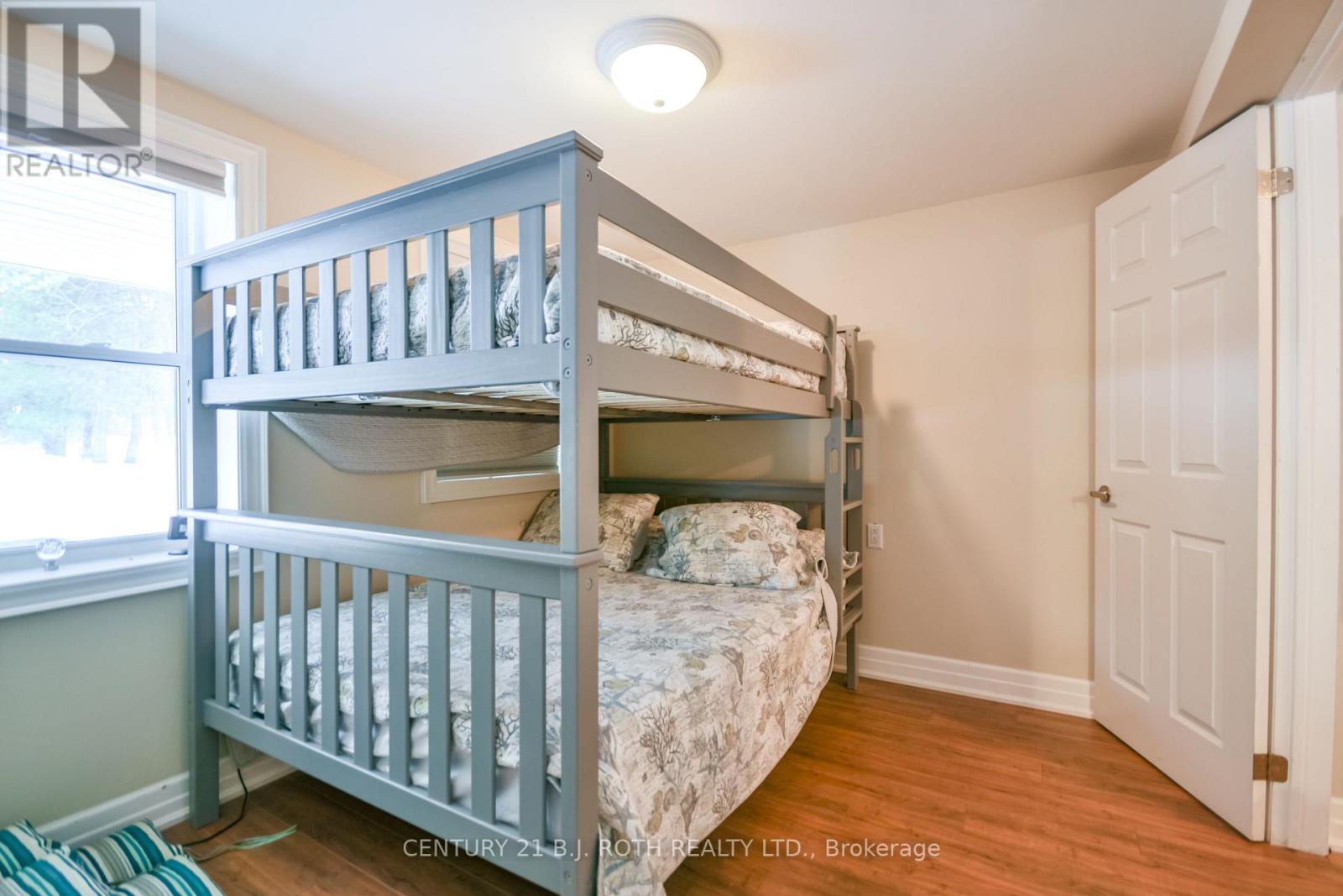 991 Shore Lane, Wasaga Beach, Ontario  L9Z 2B4 - Photo 16 - S12914596