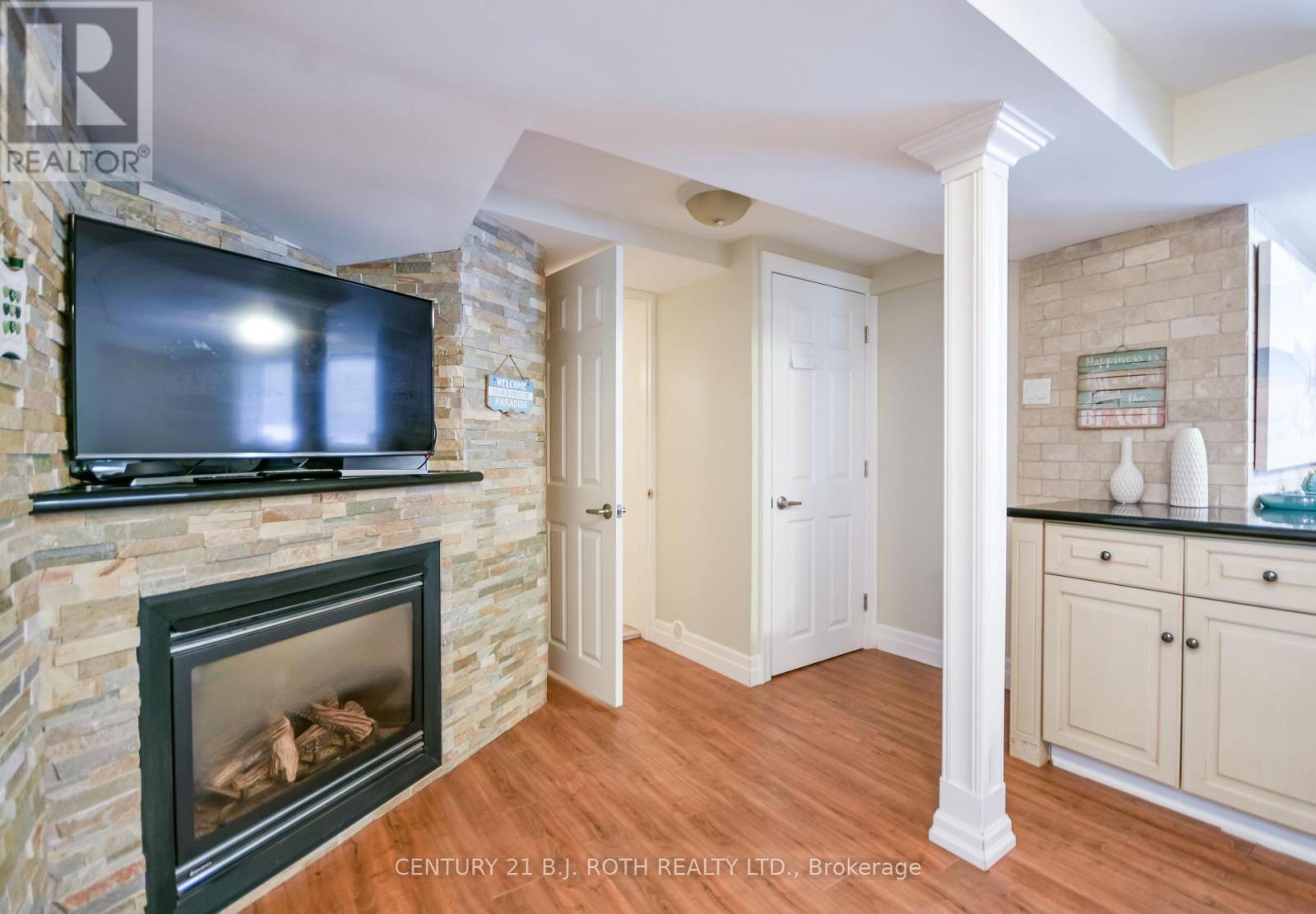 991 Shore Lane, Wasaga Beach, Ontario  L9Z 2B4 - Photo 15 - S12914596