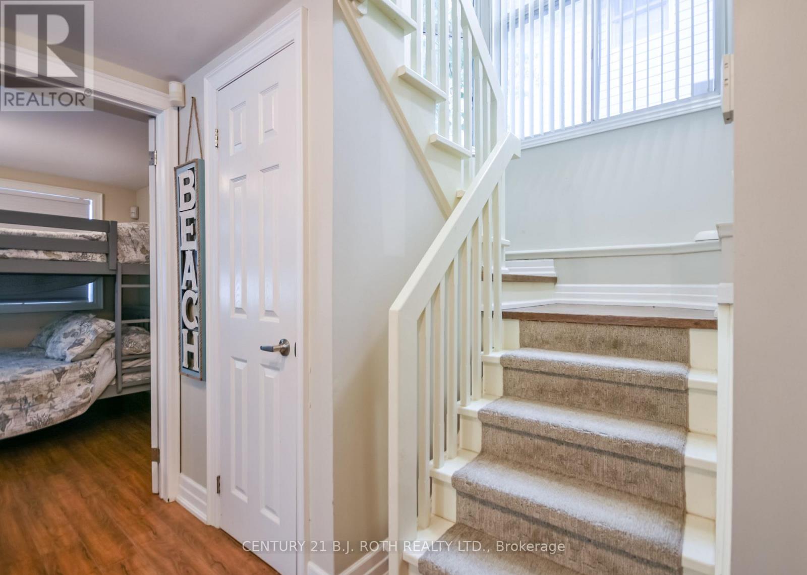 991 Shore Lane, Wasaga Beach, Ontario  L9Z 2B4 - Photo 21 - S12914596