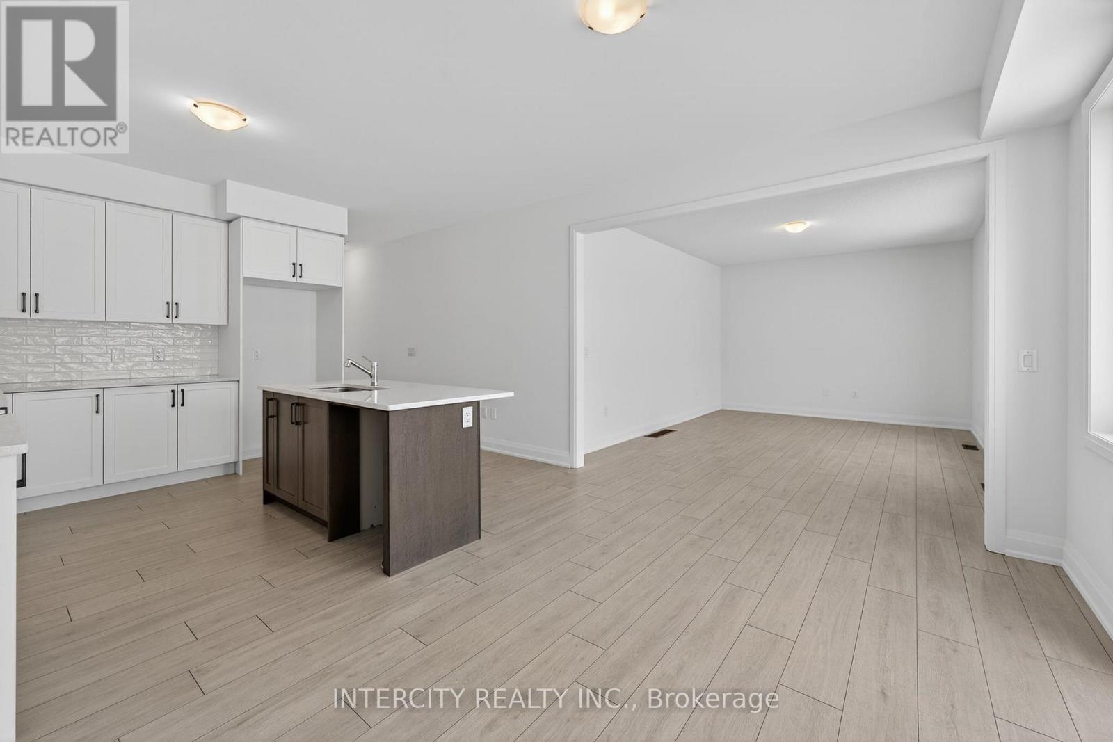 32 Legacy Circle, Wasaga Beach, Ontario L9Z 0M5 - Photo 17 - S12917002