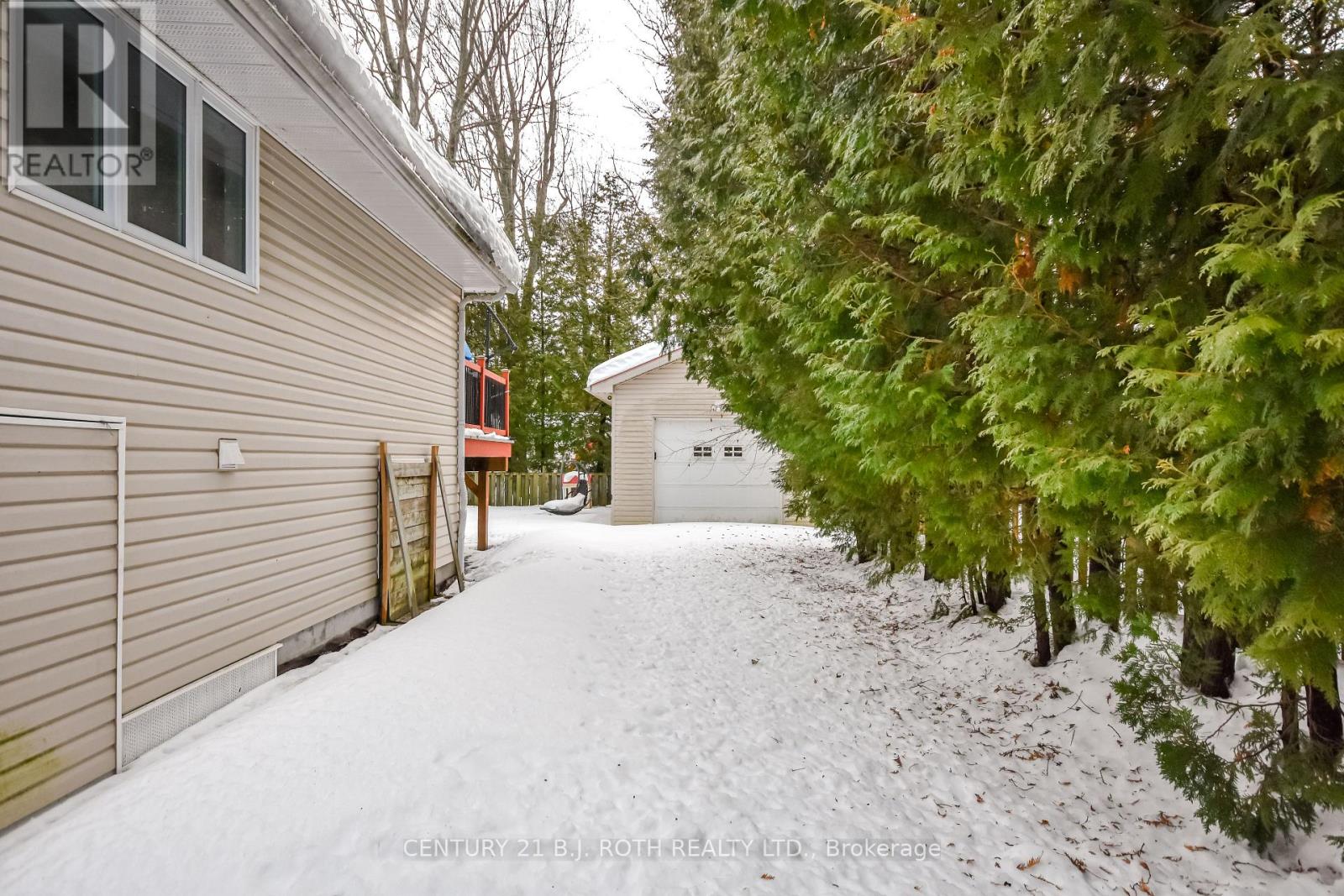 991 Shore Lane, Wasaga Beach, Ontario  L9Z 2B4 - Photo 39 - S12914596