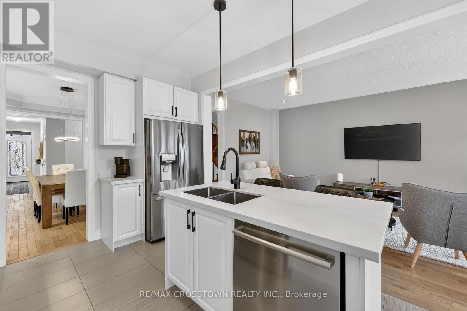 30 Hutton Crescent, Essa, Ontario  L3W 0R6 - Photo 10 - N12918038