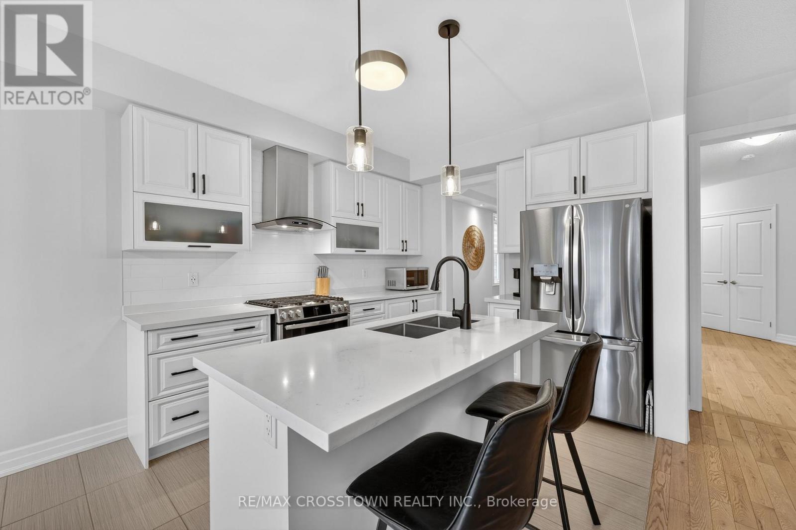 30 Hutton Crescent, Essa, Ontario  L3W 0R6 - Photo 11 - N12918038