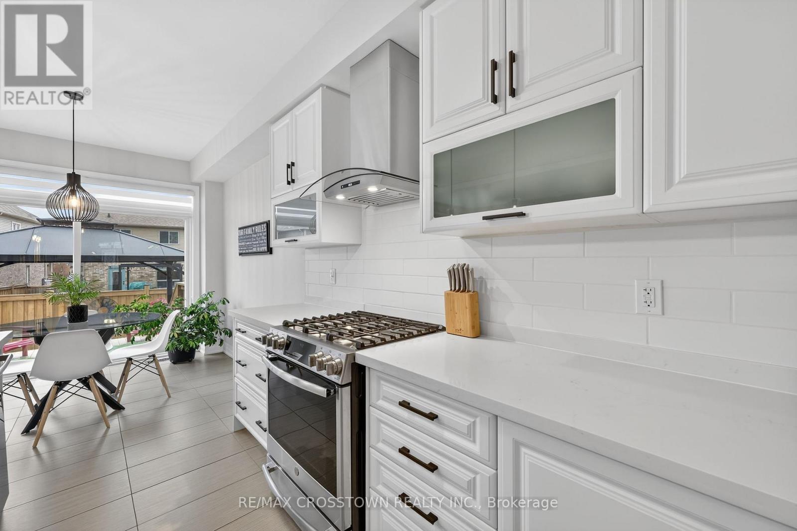 30 Hutton Crescent, Essa, Ontario  L3W 0R6 - Photo 13 - N12918038