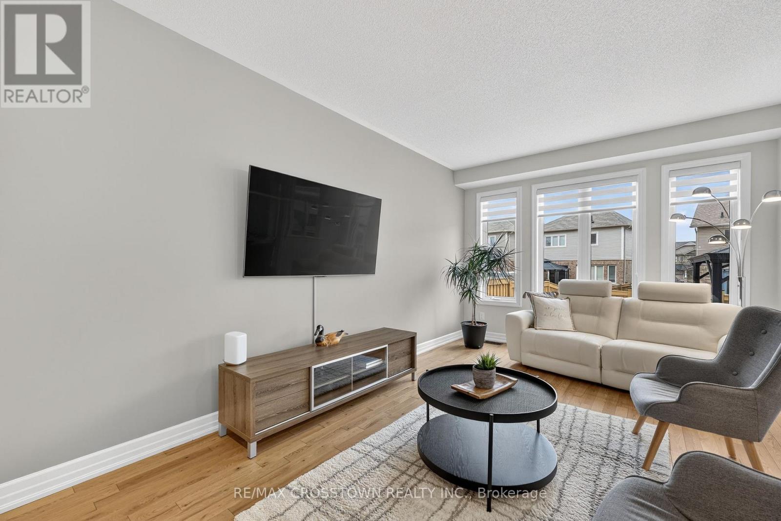 30 Hutton Crescent, Essa, Ontario  L3W 0R6 - Photo 18 - N12918038