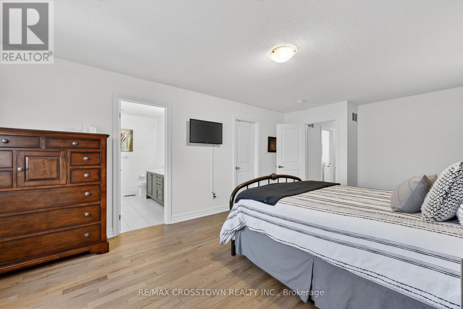 30 Hutton Crescent, Essa, Ontario  L3W 0R6 - Photo 23 - N12918038