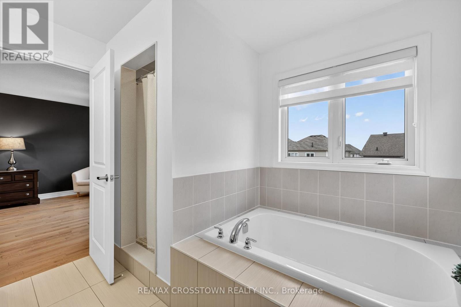 30 Hutton Crescent, Essa, Ontario  L3W 0R6 - Photo 25 - N12918038