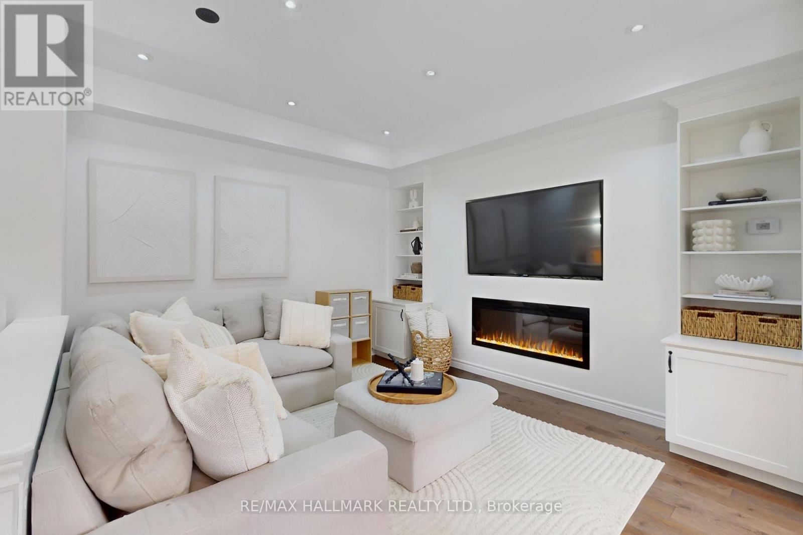 19 Wimshaw Lane, Whitchurch-Stouffville, Ontario L4A 1Y5 - Photo 8 - N12918114