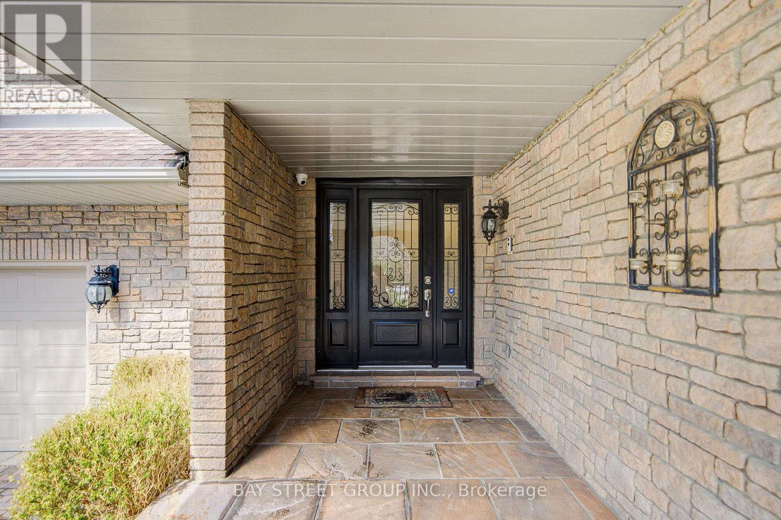 856 Wildrush Place, Newmarket, Ontario  L3X 1L7 - Photo 3 - N12918116