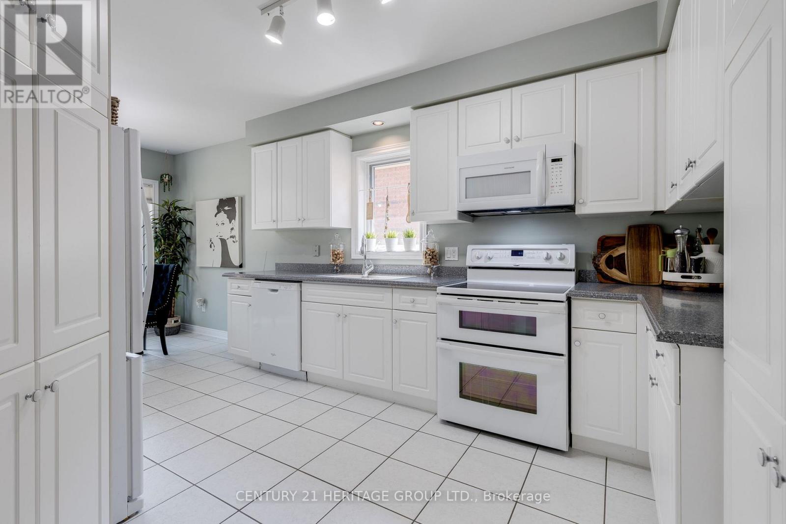 3 - 48 Sunset Boulevard, New Tecumseth, Ontario  L9R 1Z5 - Photo 14 - N12918126