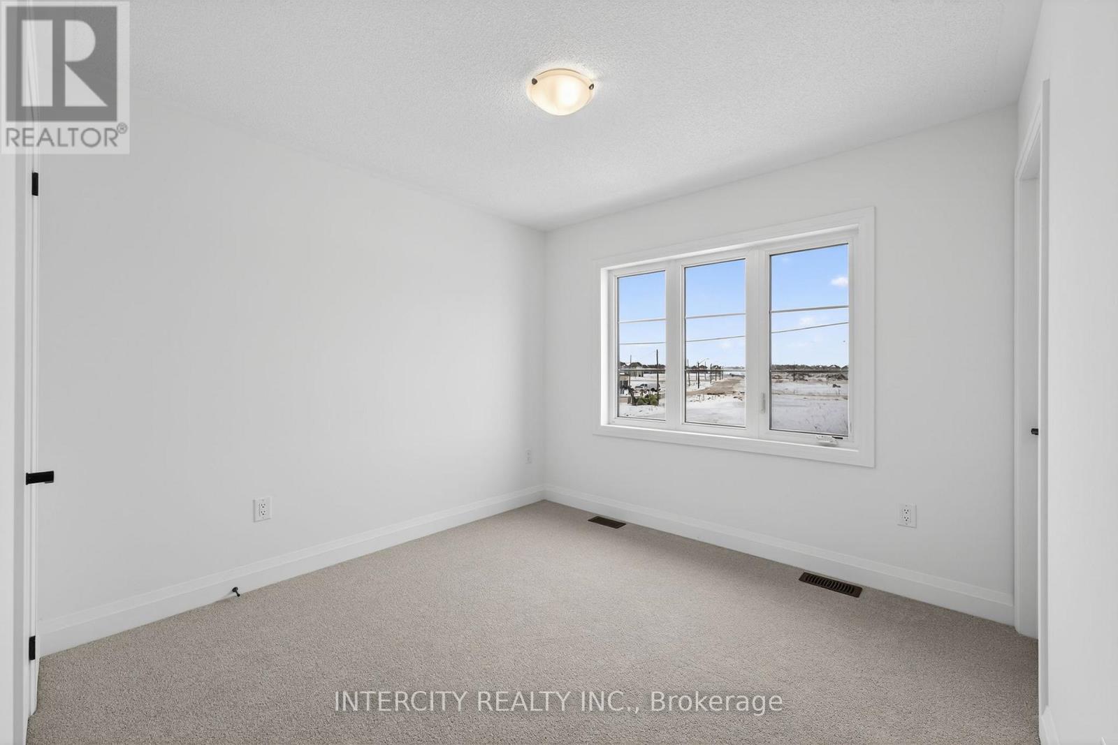 34 Legacy Circle, Wasaga Beach, Ontario  L9Z 0M5 - Photo 33 - S12917010