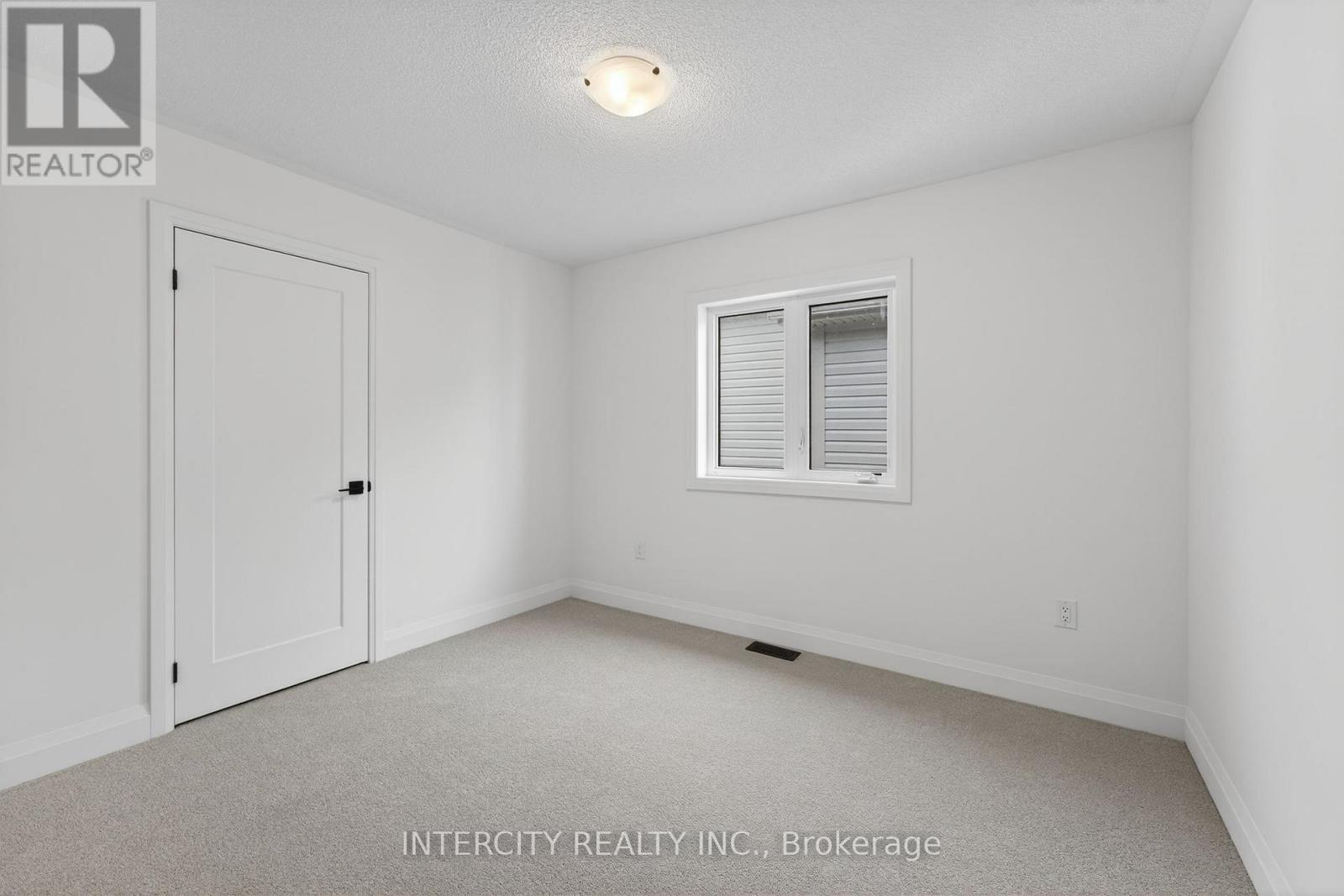 34 Legacy Circle, Wasaga Beach, Ontario  L9Z 0M5 - Photo 35 - S12917010