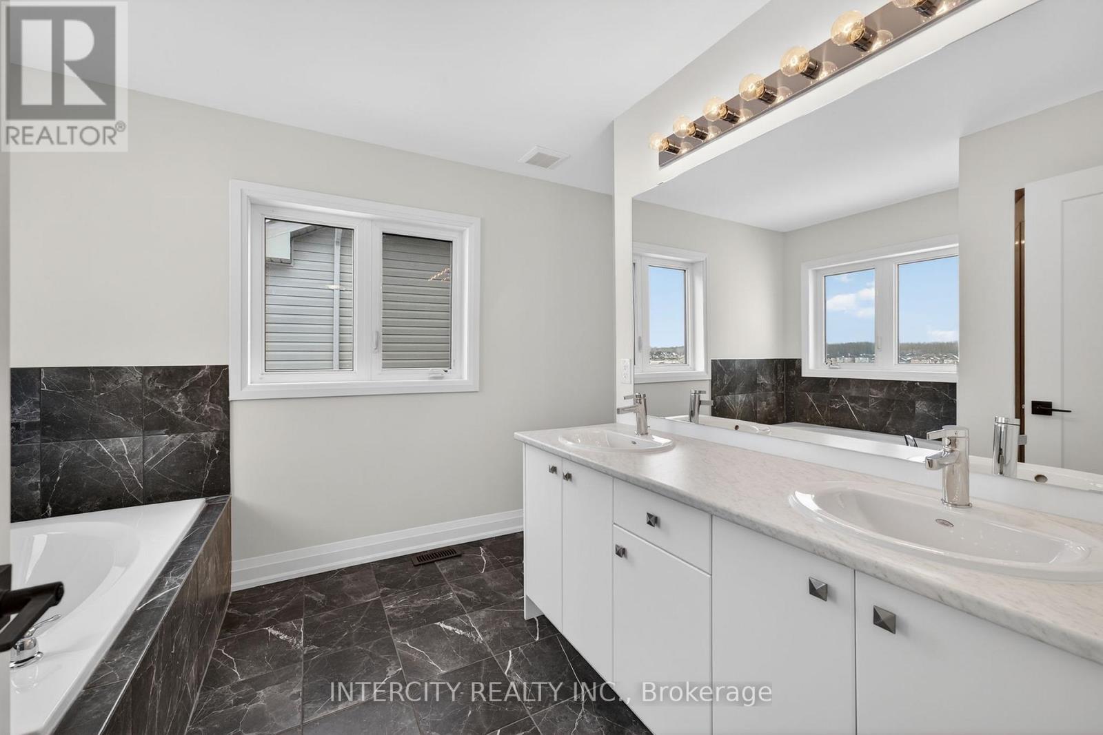 34 Legacy Circle, Wasaga Beach, Ontario  L9Z 0M5 - Photo 46 - S12917010