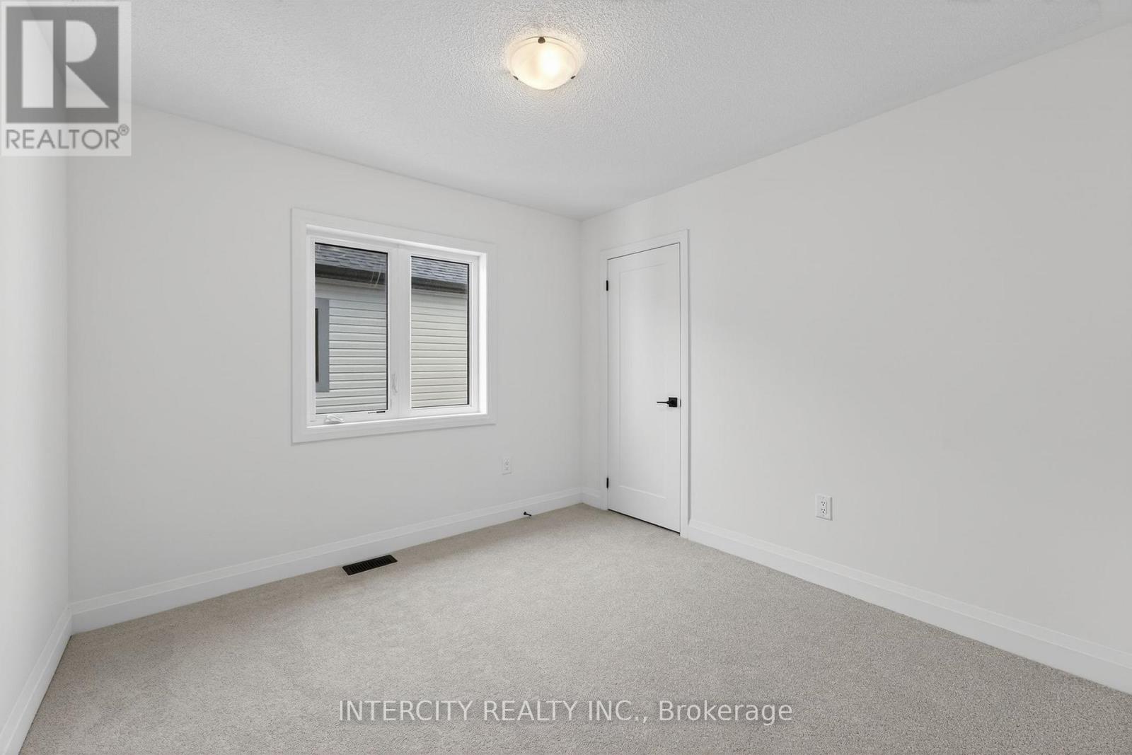 34 Legacy Circle, Wasaga Beach, Ontario  L9Z 0M5 - Photo 38 - S12917010