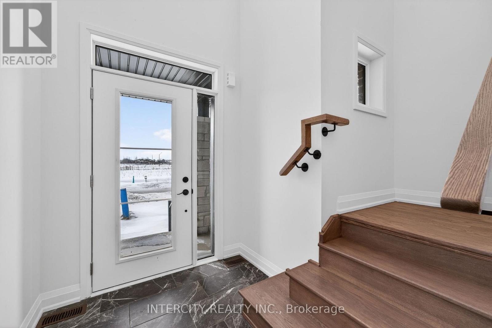 34 Legacy Circle, Wasaga Beach, Ontario  L9Z 0M5 - Photo 4 - S12917010