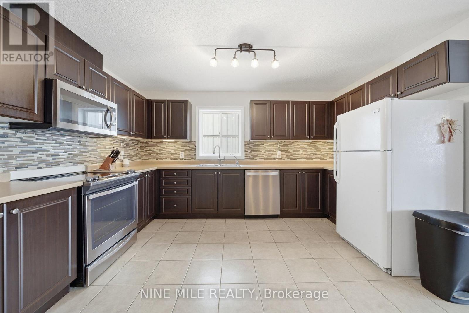 100 Pearl Drive, Orillia, Ontario  L3V 0A7 - Photo 11 - S12918078