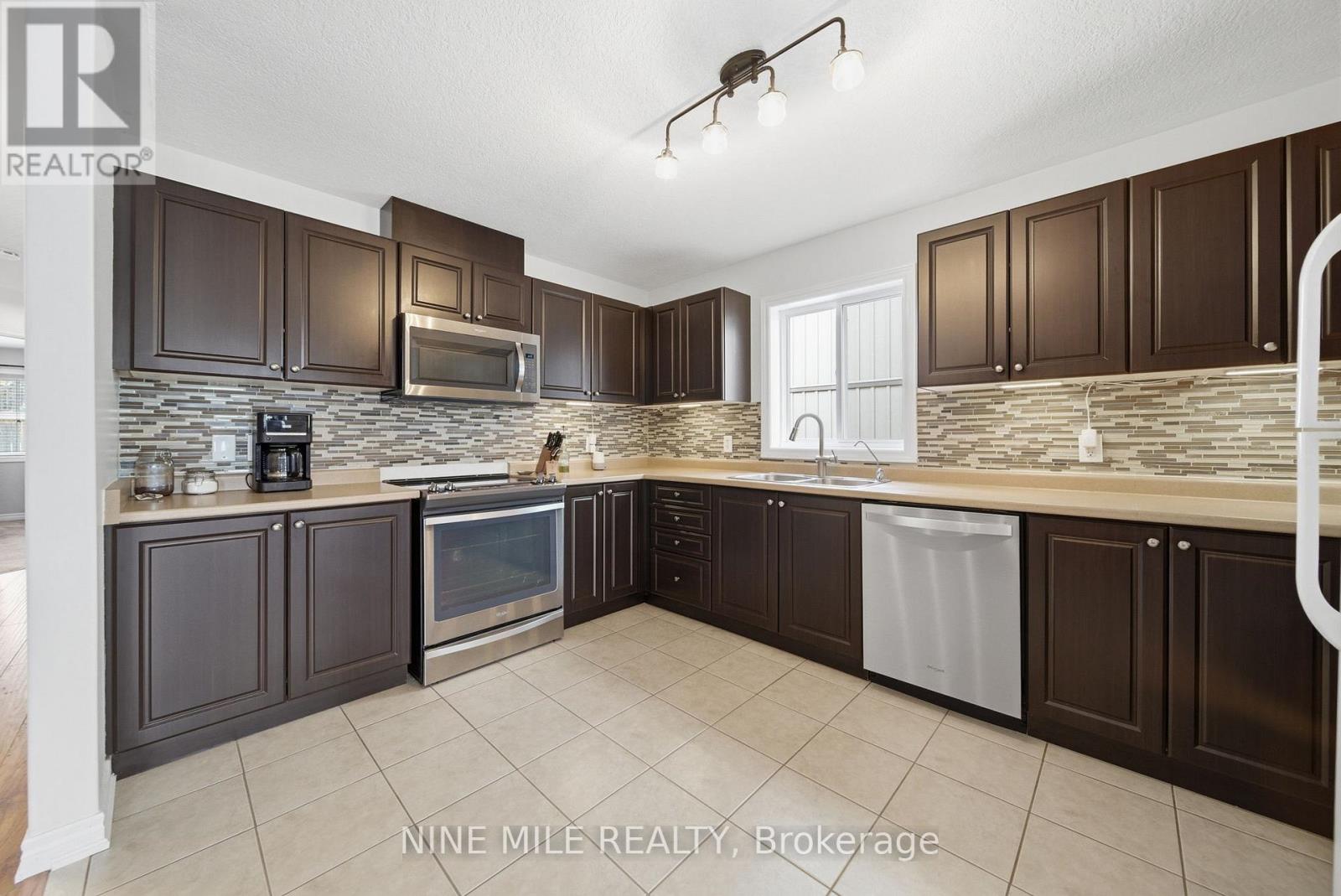 100 Pearl Drive, Orillia, Ontario  L3V 0A7 - Photo 12 - S12918078